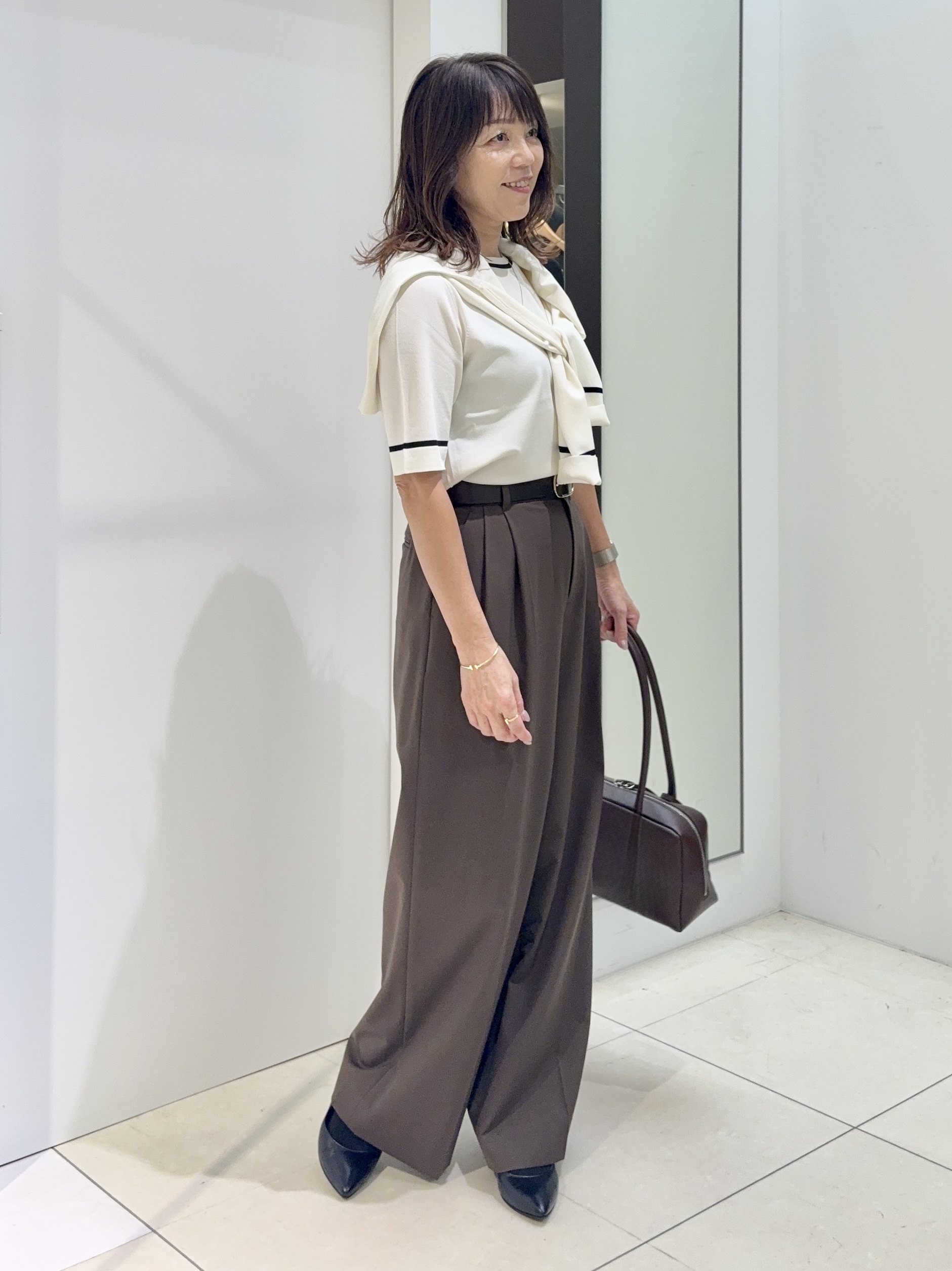 tomoさんの「UNTITLED｜【アンサンブル可/きれいめ/通勤】コンパクト5分袖ニット」を使ったコーディネート