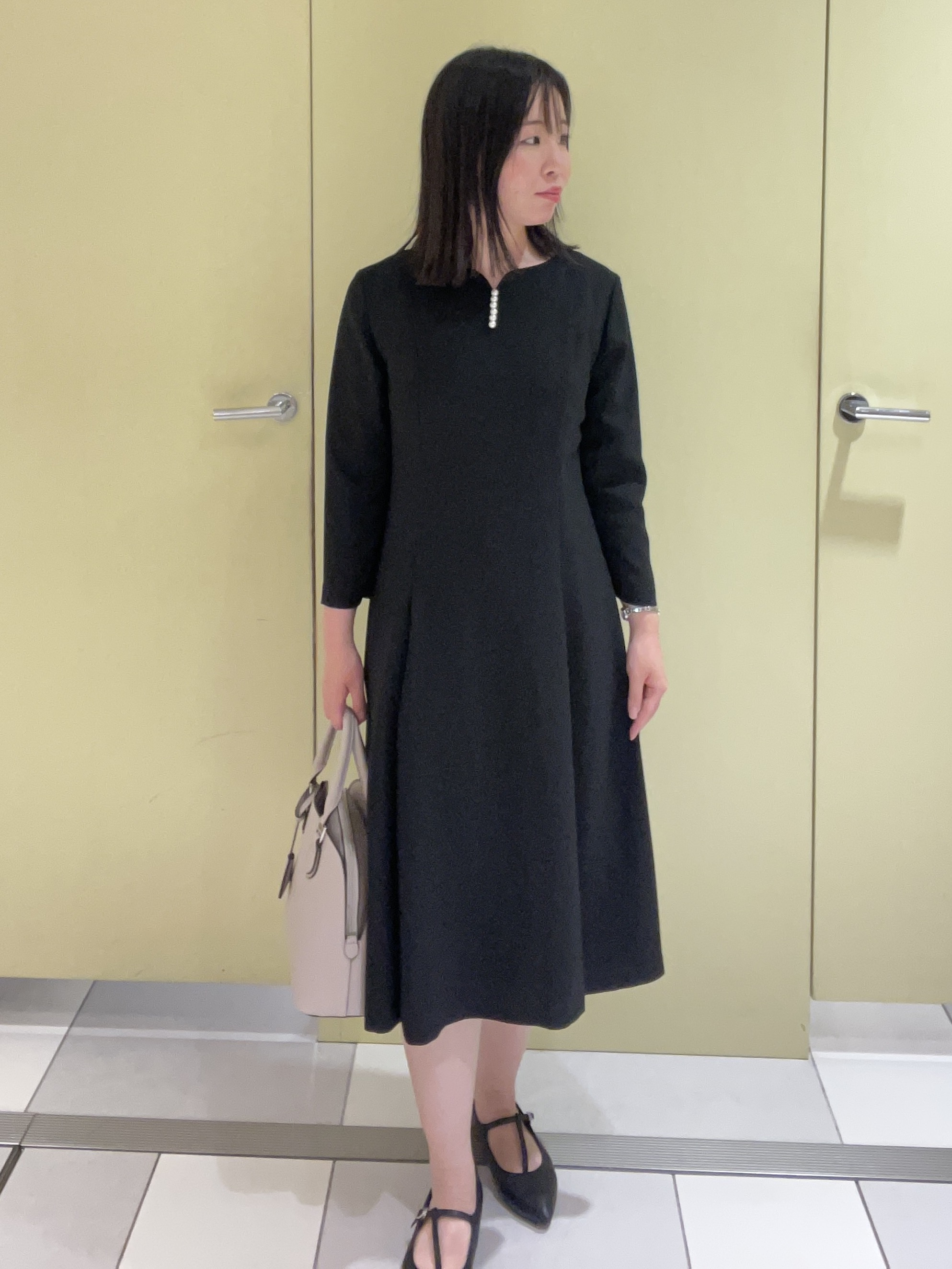 Rihoさんの「Reflect｜【SS-4Lサイズ】パール調パーツデザイン ノーカラーワンピース」を使ったコーディネート