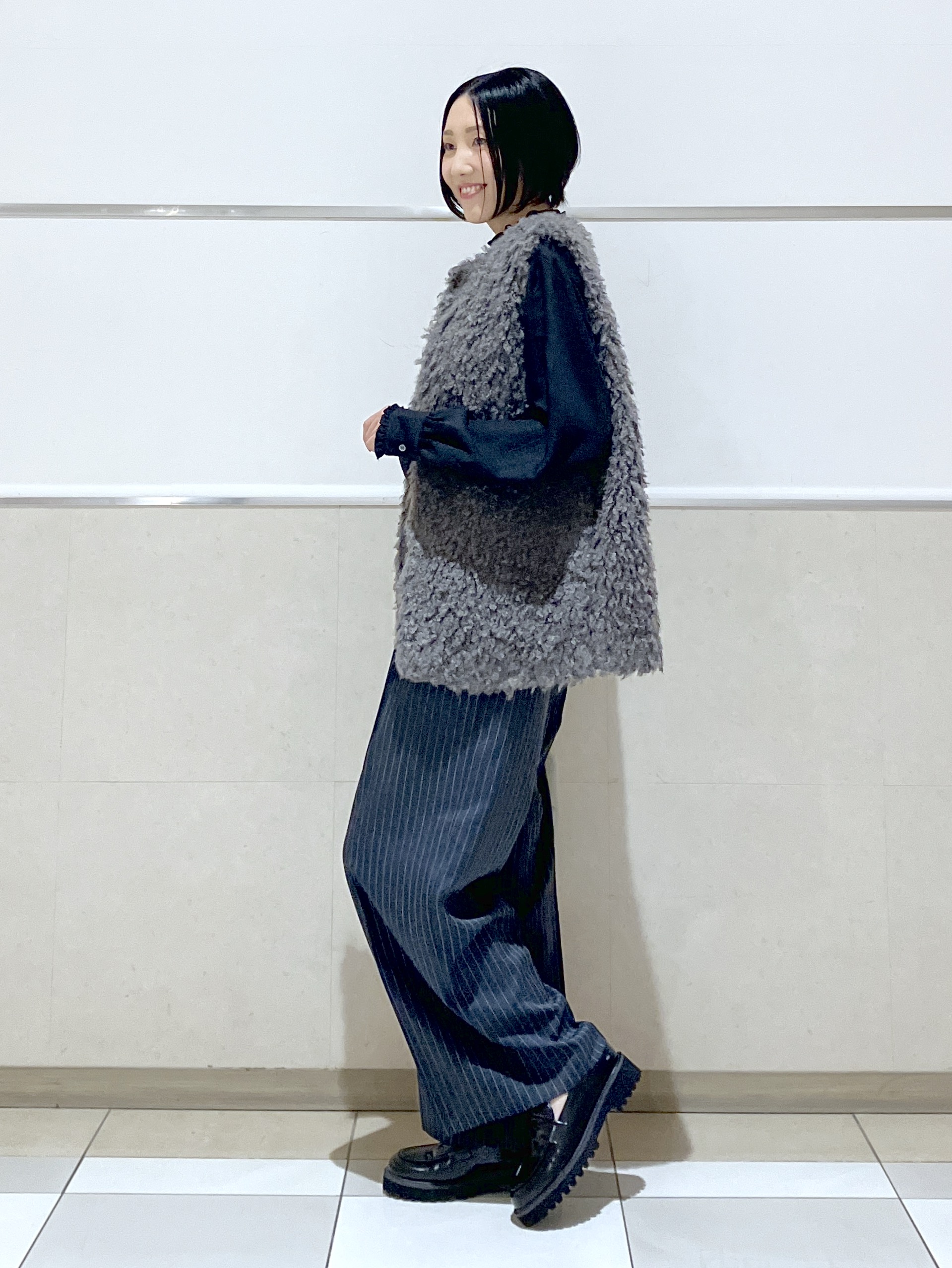 eriko さんの「Dessin｜【洗える/オンオフ使える】スタンドフリルピンタックブラウス」を使ったコーディネート