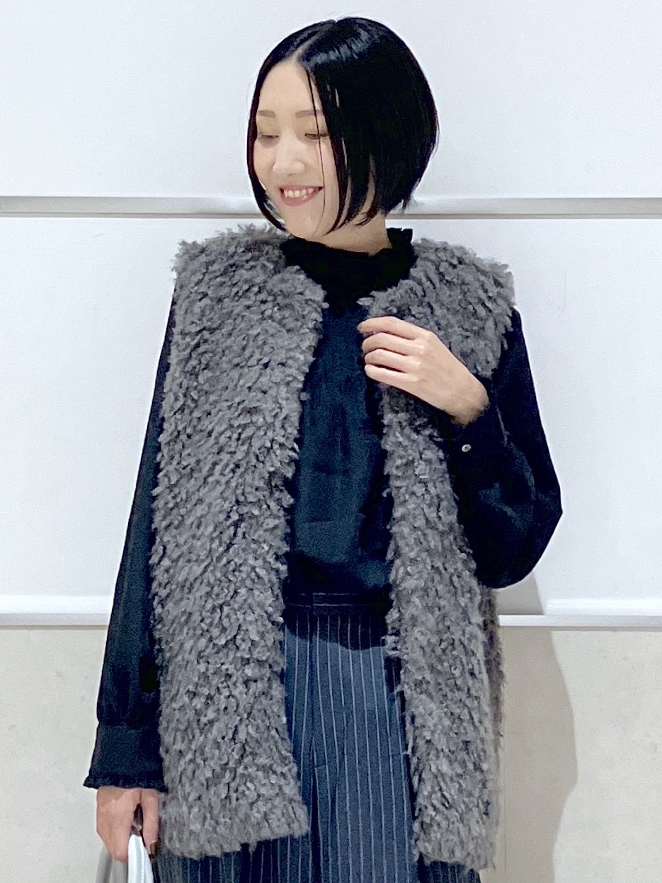eriko さんの「Dessin｜【洗える/オンオフ使える】スタンドフリルピンタックブラウス」を使ったコーディネート