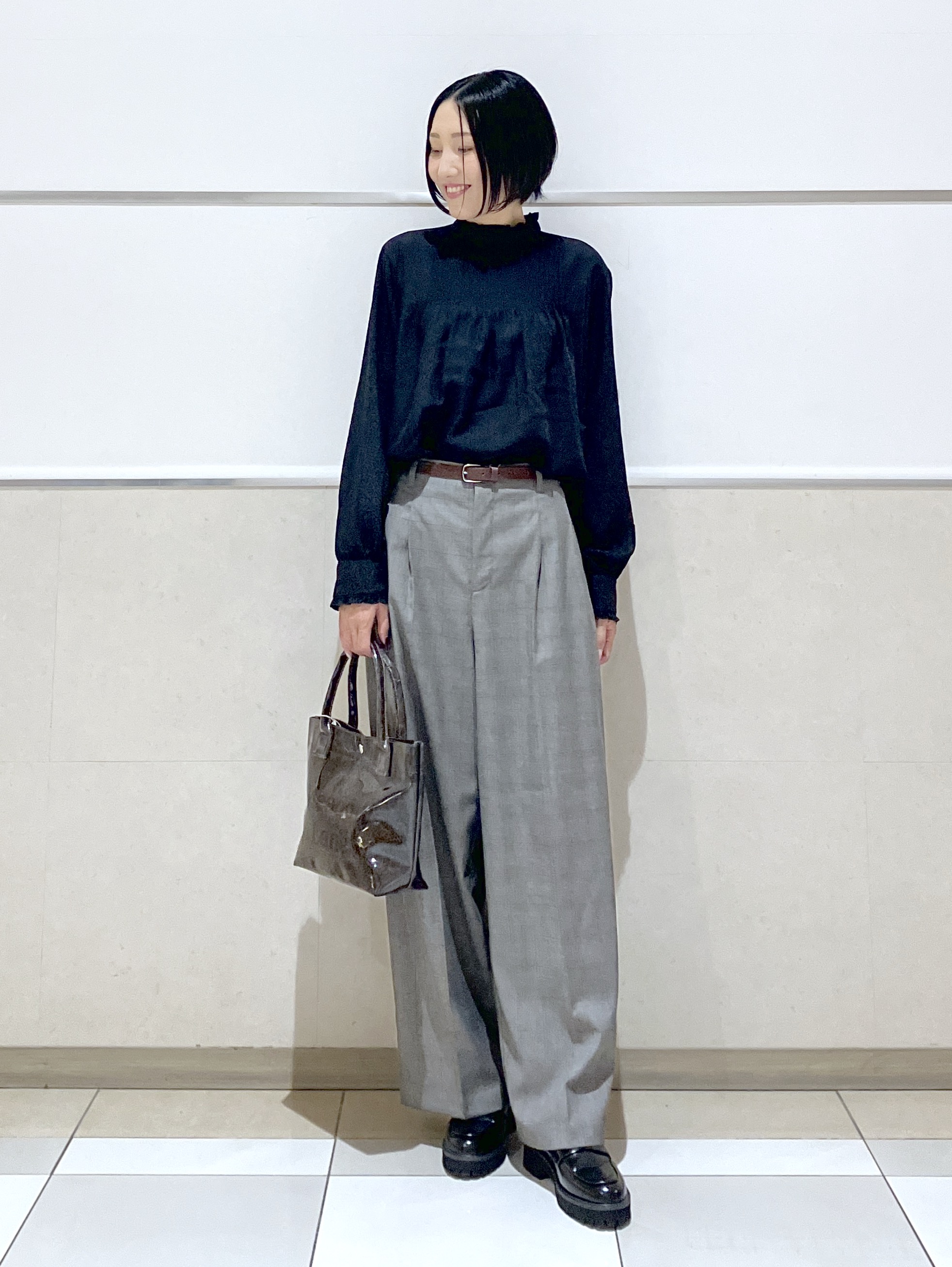 eriko さんの「Dessin｜【洗える/オンオフ使える】スタンドフリルピンタックブラウス」を使ったコーディネート