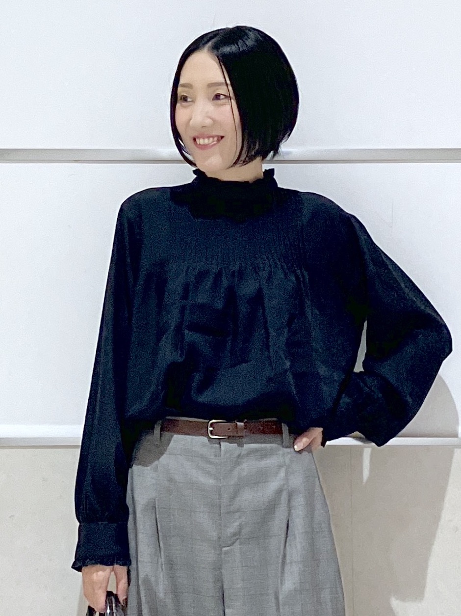 eriko さんの「Dessin｜【洗える/オンオフ使える】スタンドフリルピンタックブラウス」を使ったコーディネート