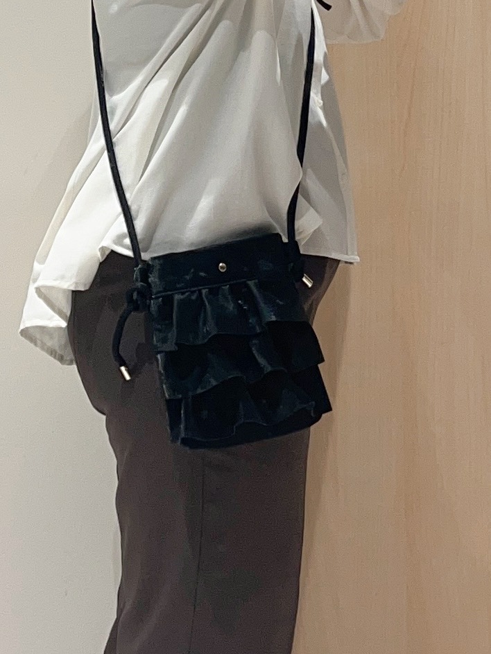momoさんの「SHOO･LA･RUE｜配色取り外しリボン付きフレアブラウス」を使ったコーディネート