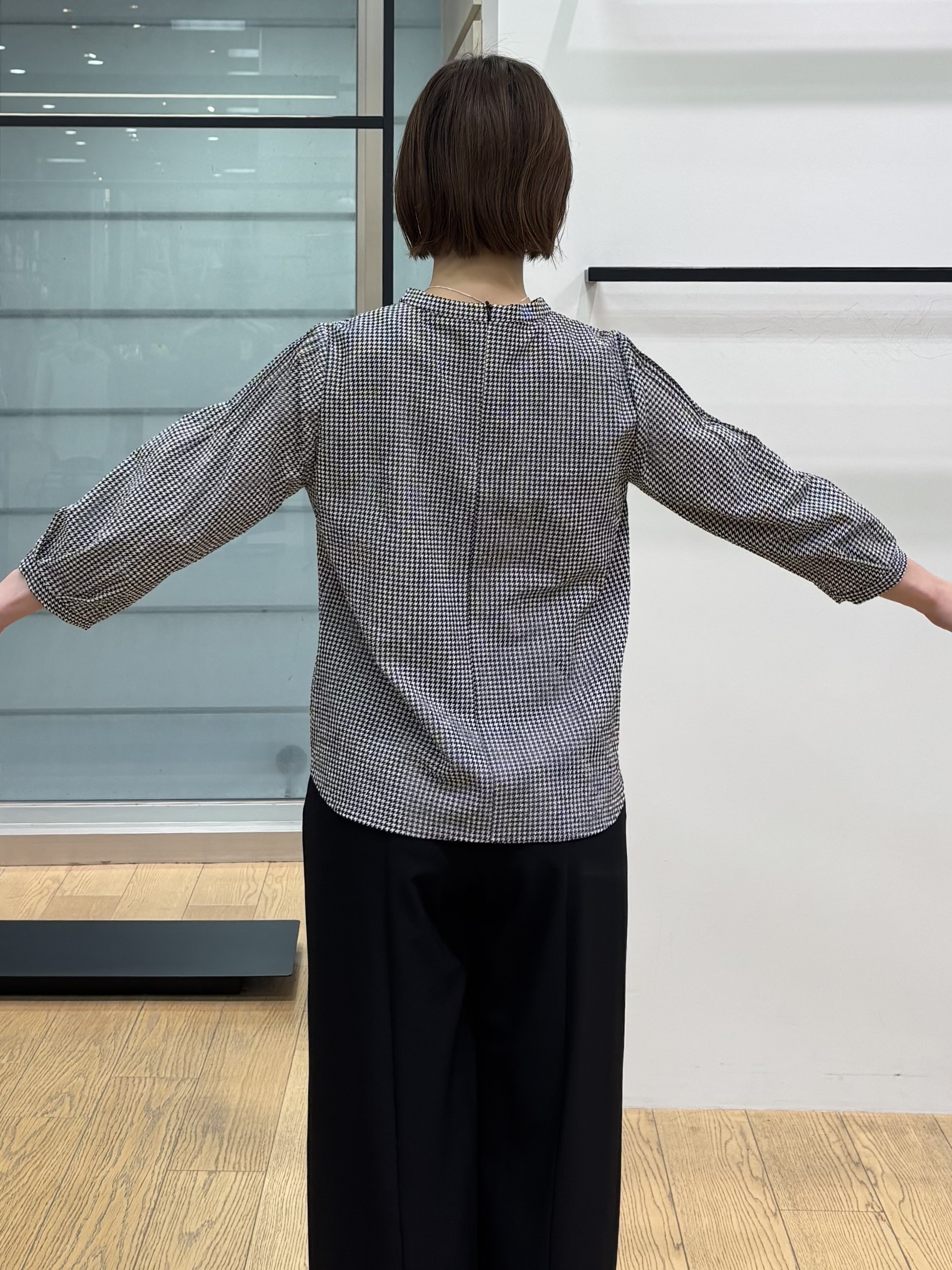 asamiさんの「INDIVI｜【初秋にピッタリ！／洗える】凹凸素材ミニスタンドトップス」を使ったコーディネート