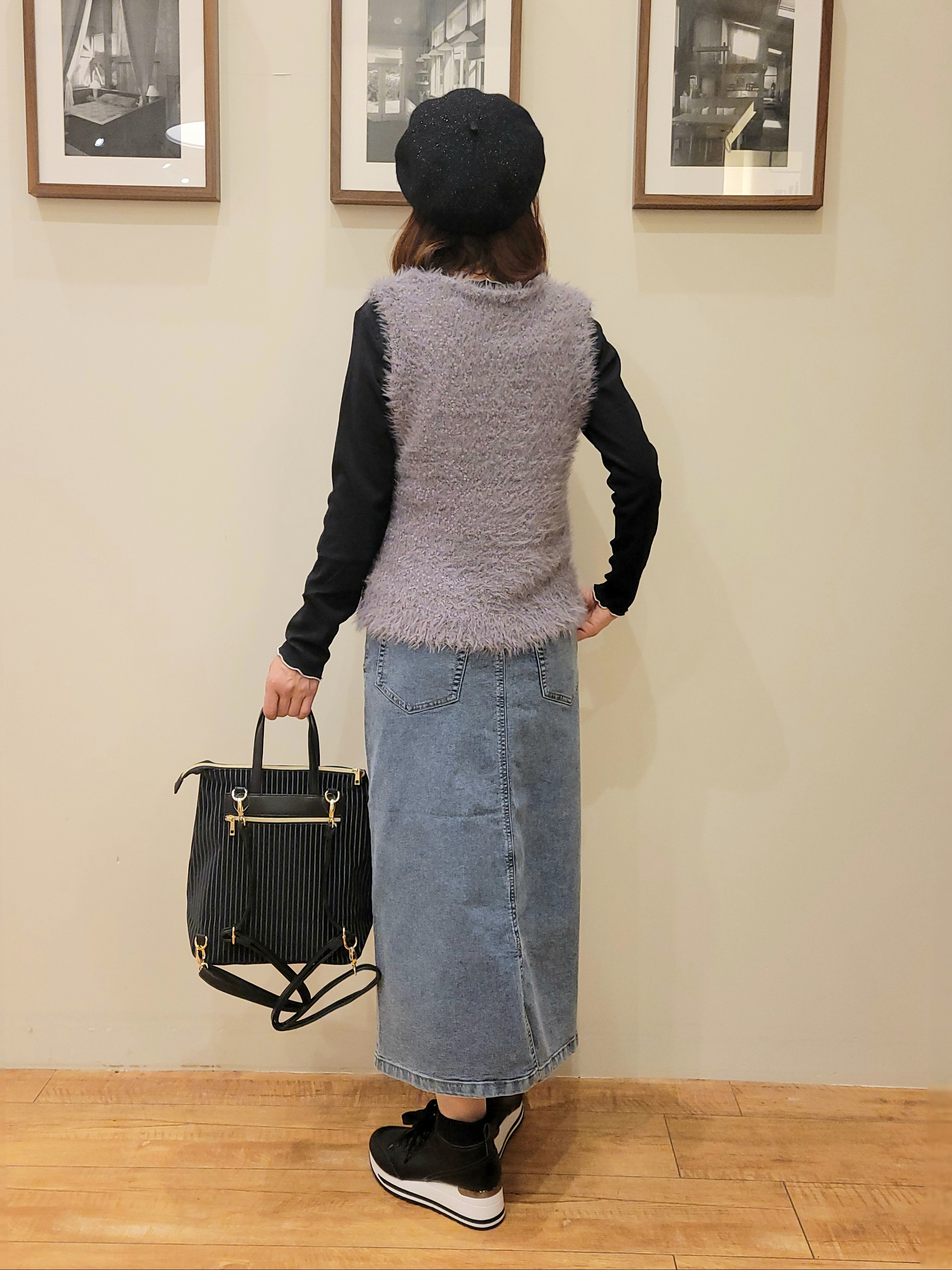ユウさんの「SHOO･LA･RUE｜【洗濯機可】重ねるだけで華やかに。ポンポンシャギーベスト」を使ったコーディネート