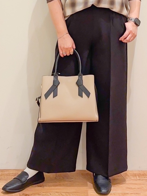 naoさんの「SHOO･LA･RUE｜【着丈選べる/洗濯後しわになりにくい】インせず着られる ドルマンブラウス」を使ったコーディネート