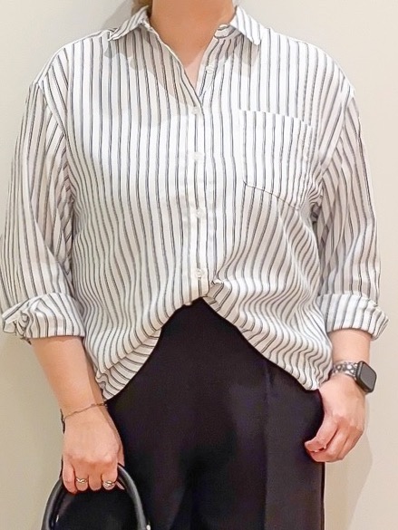 naoさんの「SHOO･LA･RUE｜【洗濯後しわになりにくい/S-LL】選べる6パターン 羽織としても活躍する ベーシックシャツ」を使ったコーディネート