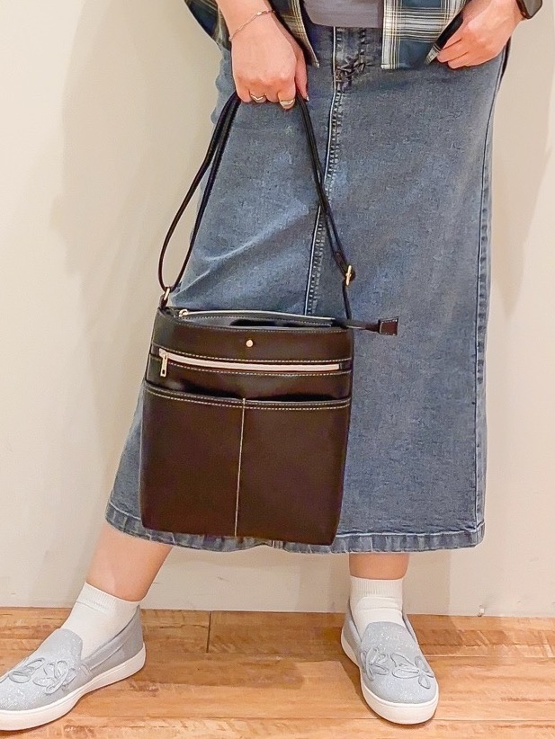 naoさんの「SHOO･LA･RUE｜【洗濯後しわになりにくい/S-LL】気分で選ぶ 大人のデイリー使いに ベーシックシャツ」を使ったコーディネート