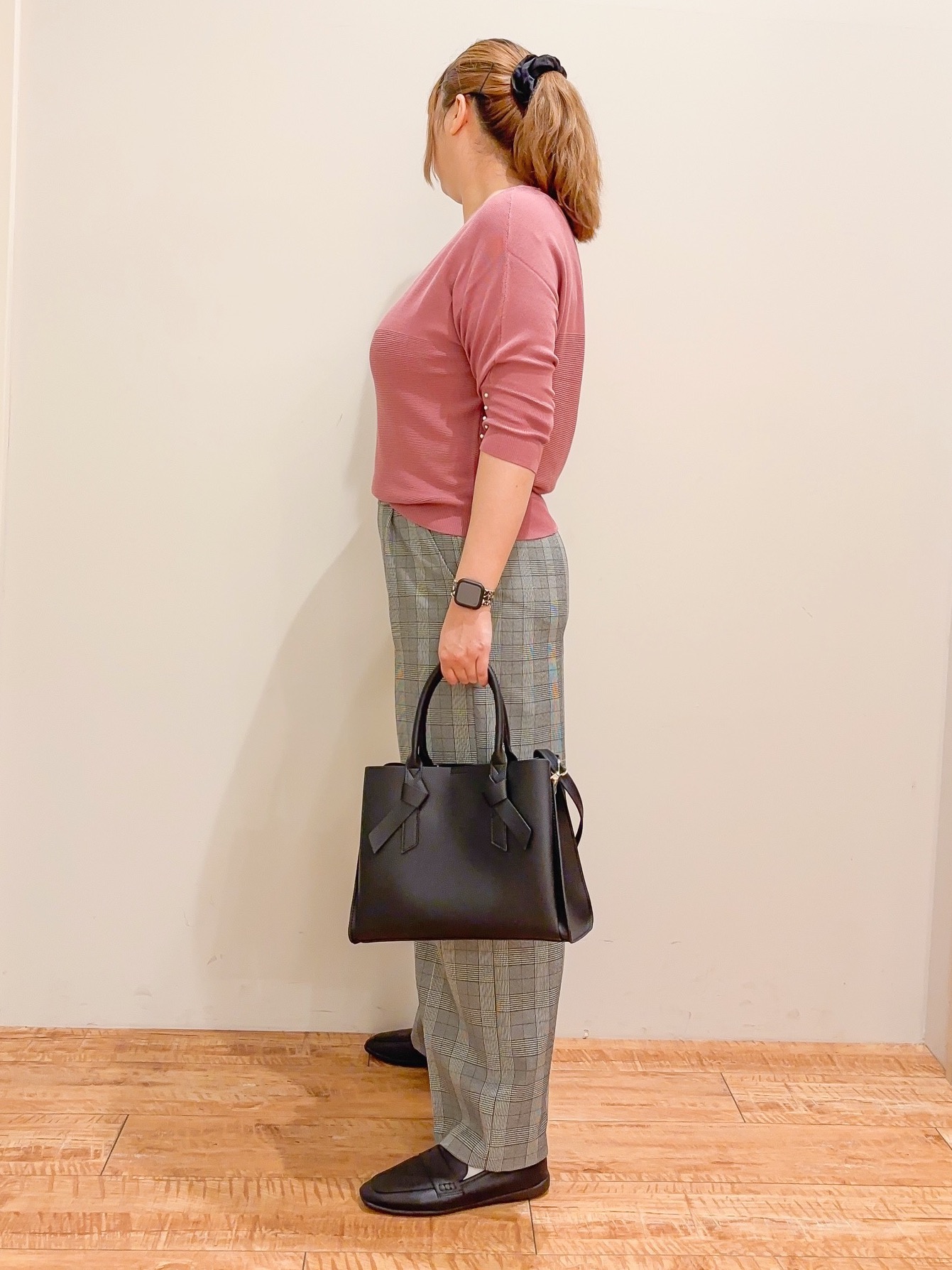 naoさんの「SHOO･LA･RUE｜【毛玉になりにくい】パール調ボタンが女性らしさをプラス ガーター切替 7分袖ドルマンニット」を使ったコーディネート