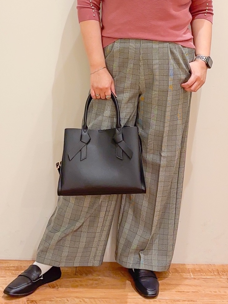naoさんの「SHOO･LA･RUE｜【毛玉になりにくい】パール調ボタンが女性らしさをプラス ガーター切替 7分袖ドルマンニット」を使ったコーディネート