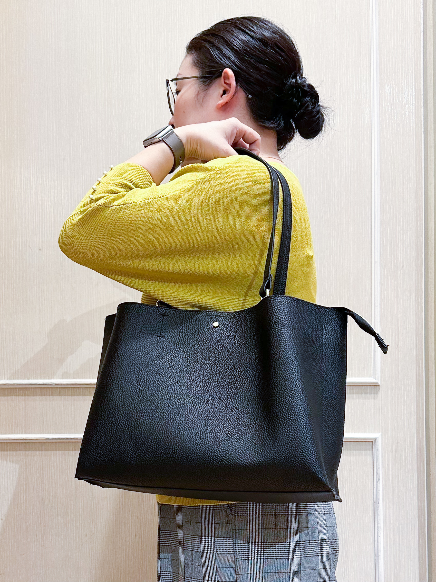 umeさんの「SHOO･LA･RUE｜【毛玉になりにくい】パール調ボタンが女性らしさをプラス ガーター切替 7分袖ドルマンニット」を使ったコーディネート