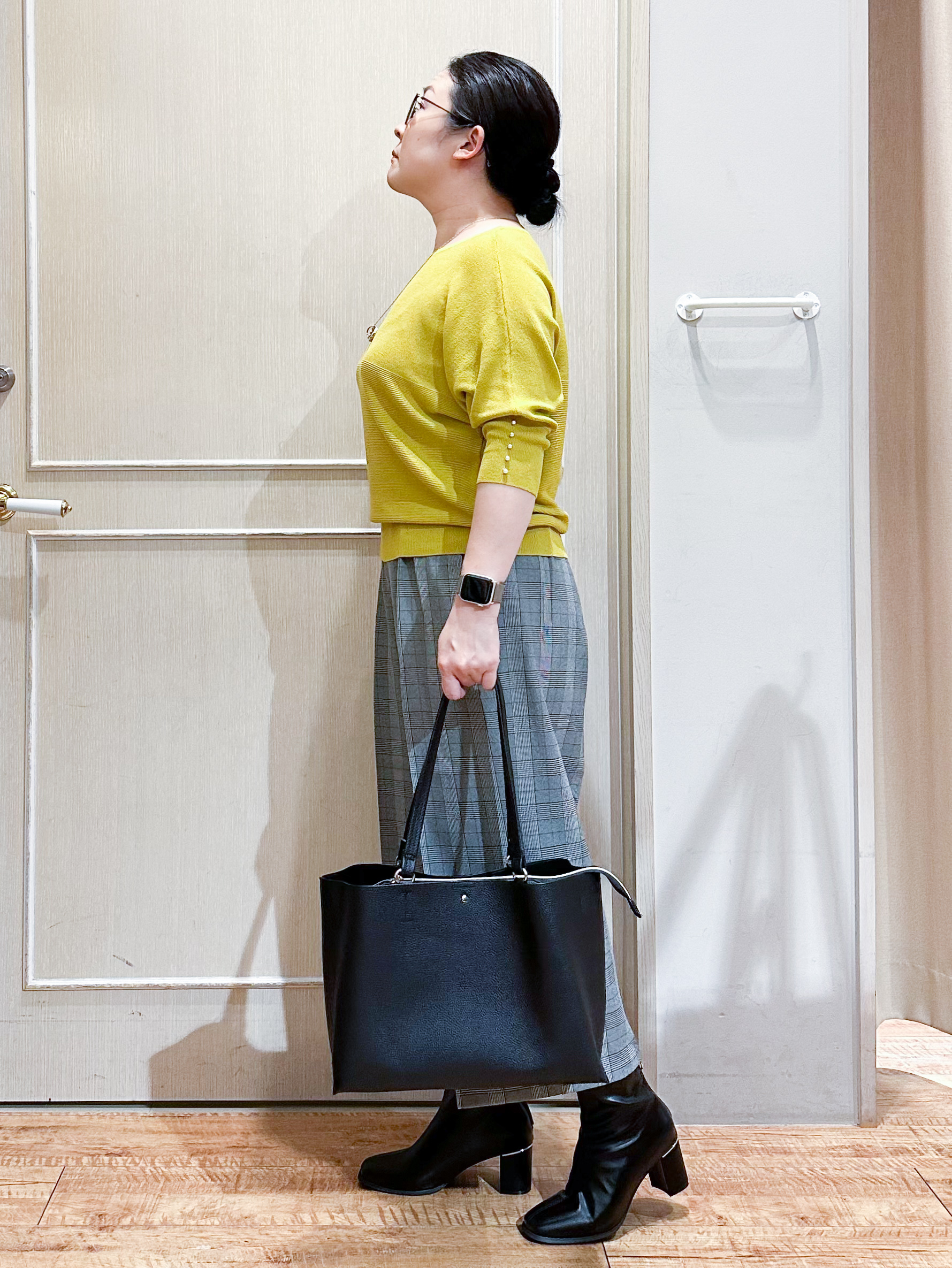 umeさんの「SHOO･LA･RUE｜【毛玉になりにくい】パール調ボタンが女性らしさをプラス ガーター切替 7分袖ドルマンニット」を使ったコーディネート