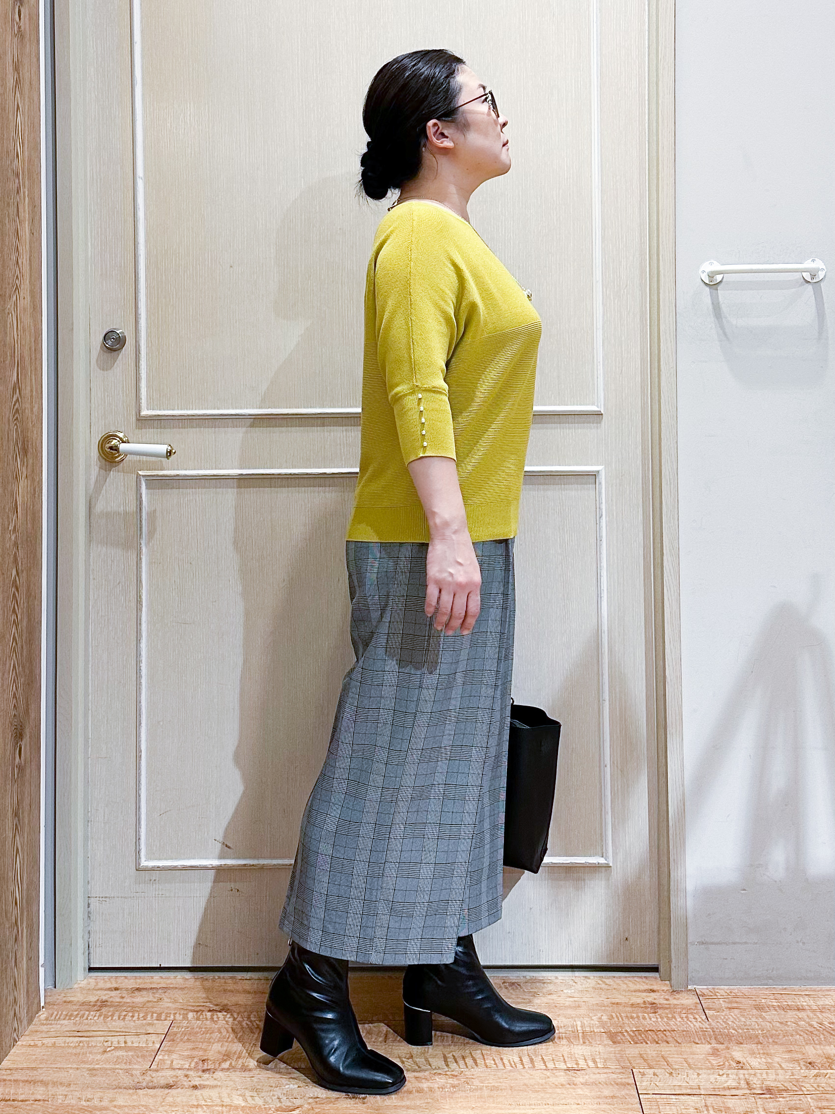 umeさんの「SHOO･LA･RUE｜【毛玉になりにくい】パール調ボタンが女性らしさをプラス ガーター切替 7分袖ドルマンニット」を使ったコーディネート