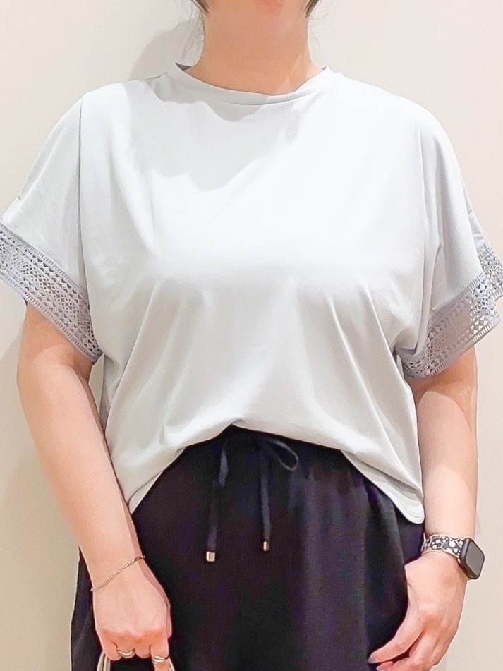 naoさんの「SHOO･LA･RUE｜【UV/洗濯機可/体型カバー】ヒップ周りが隠せる お袖レースTシャツ」を使ったコーディネート