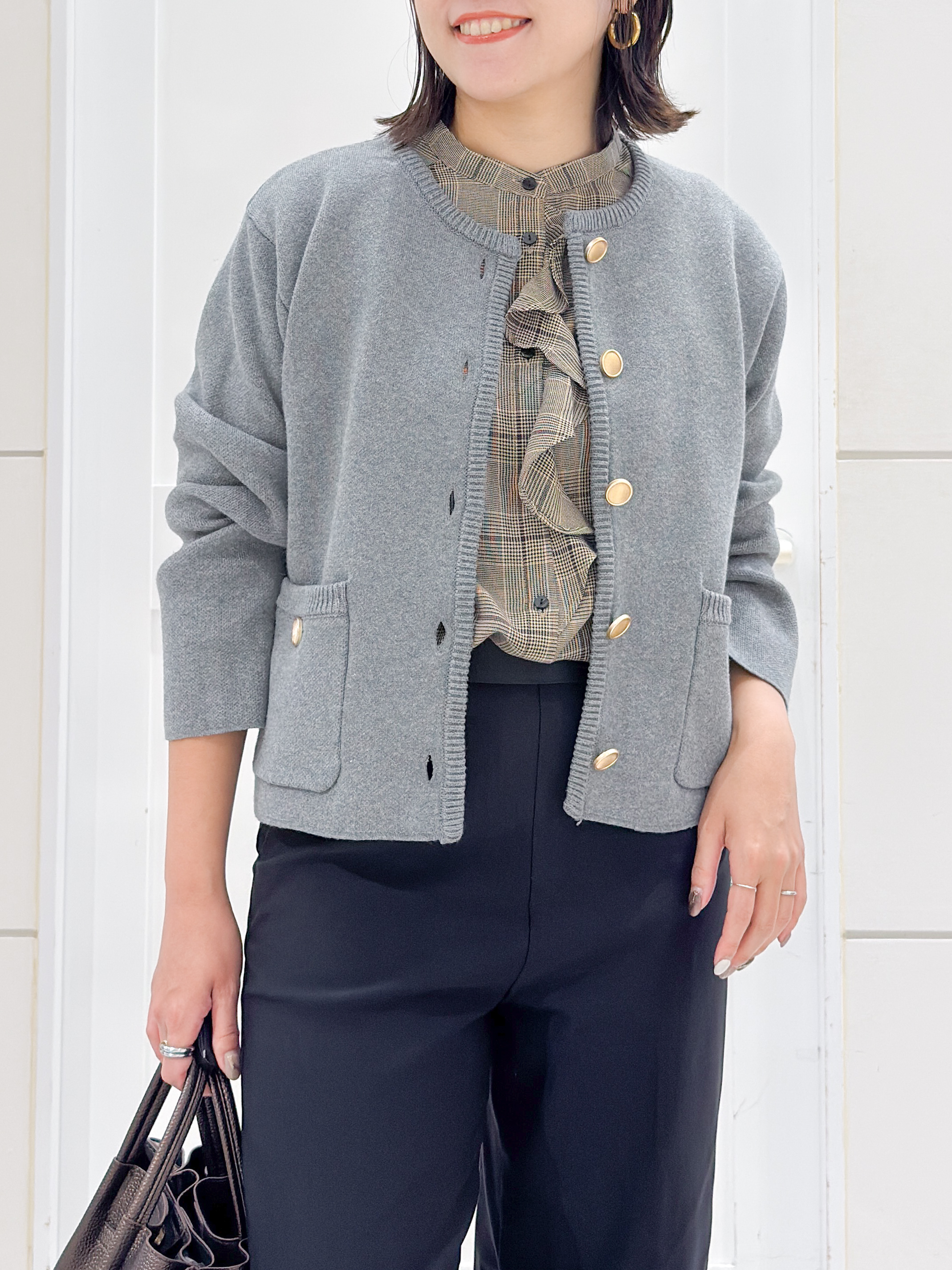 yuka.aさんの「OPAQUE.CLIP｜金ボタンポケットニットカーディガン【洗濯機OK】」を使ったコーディネート