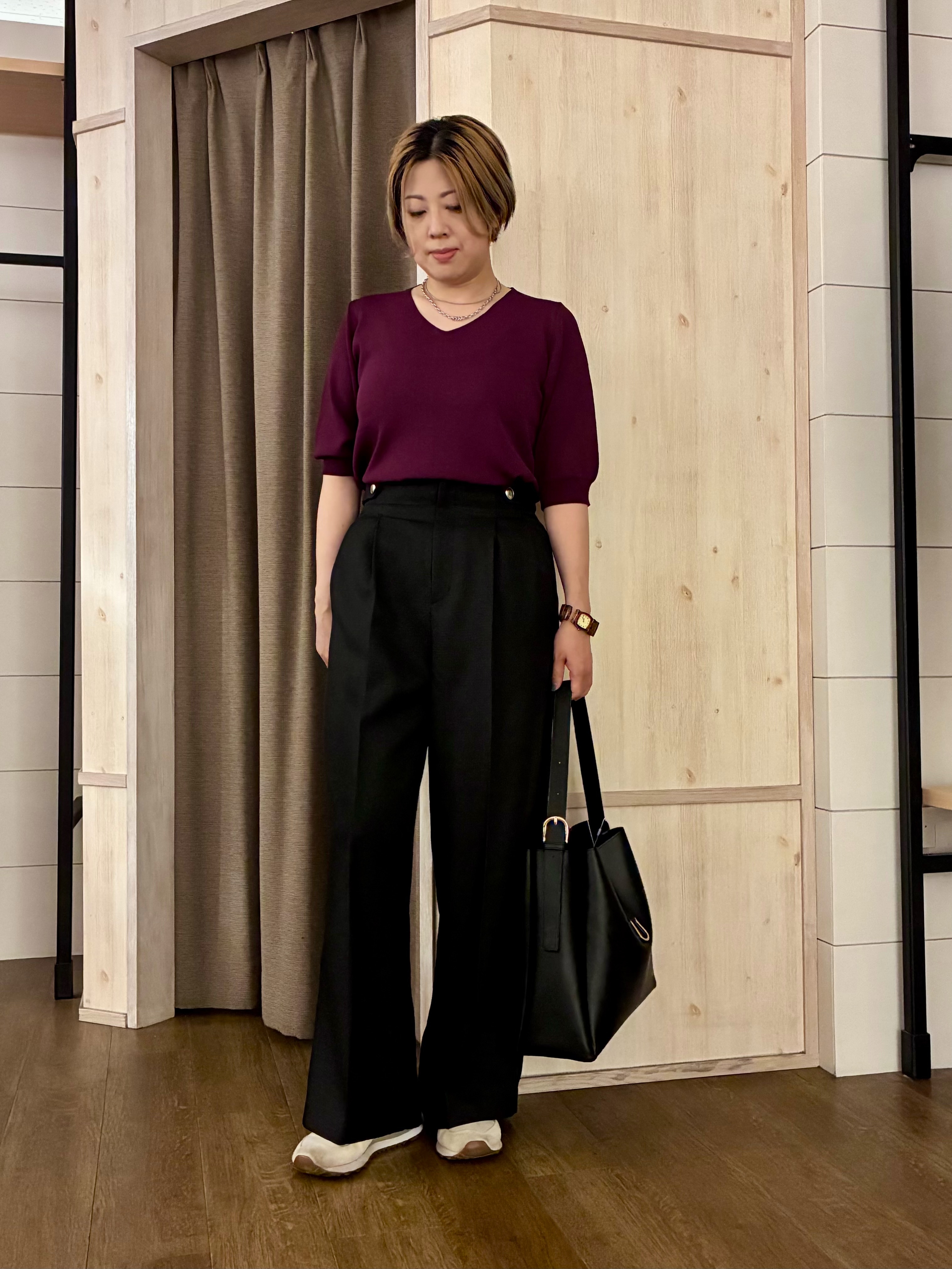 aiさんの「THE SHOP TK｜【毛玉になりにくい/UV/秋カラー】すっきりVネック 6分袖ニット」を使ったコーディネート
