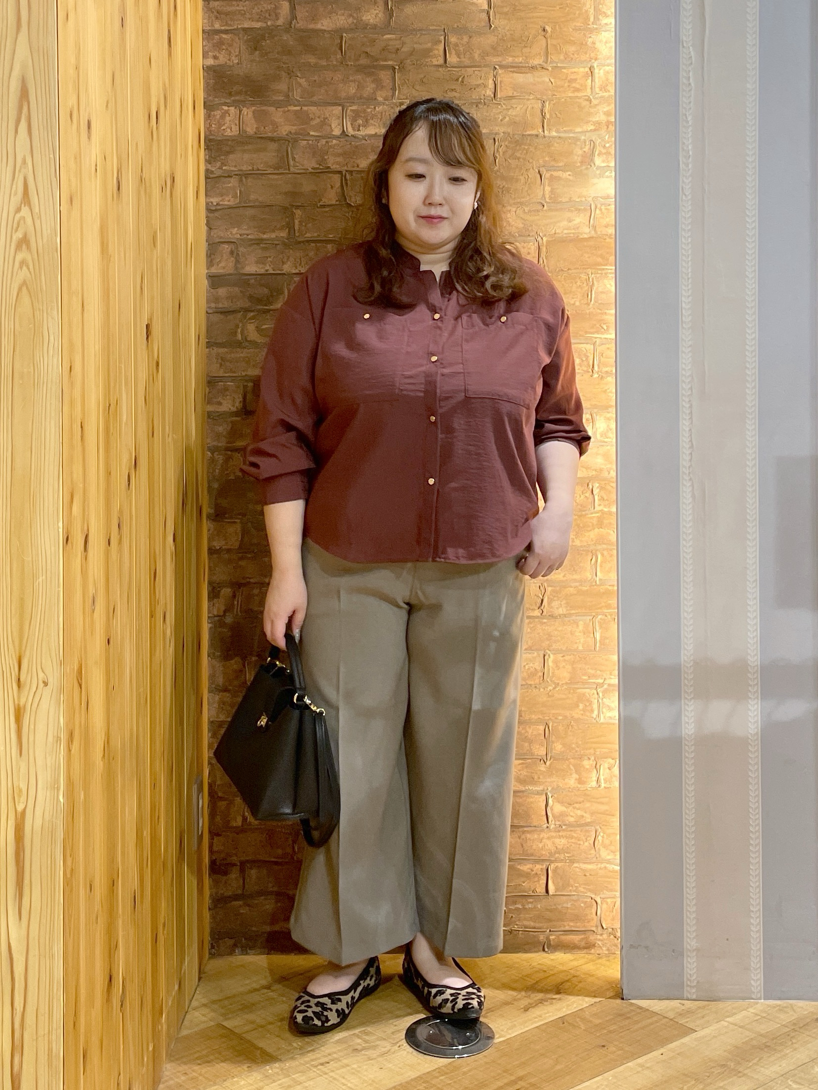 Risaさんの「SHOO･LA･RUE｜【着丈選べる/洗濯後しわになりにくい】インせず着られる ドルマンブラウス」を使ったコーディネート