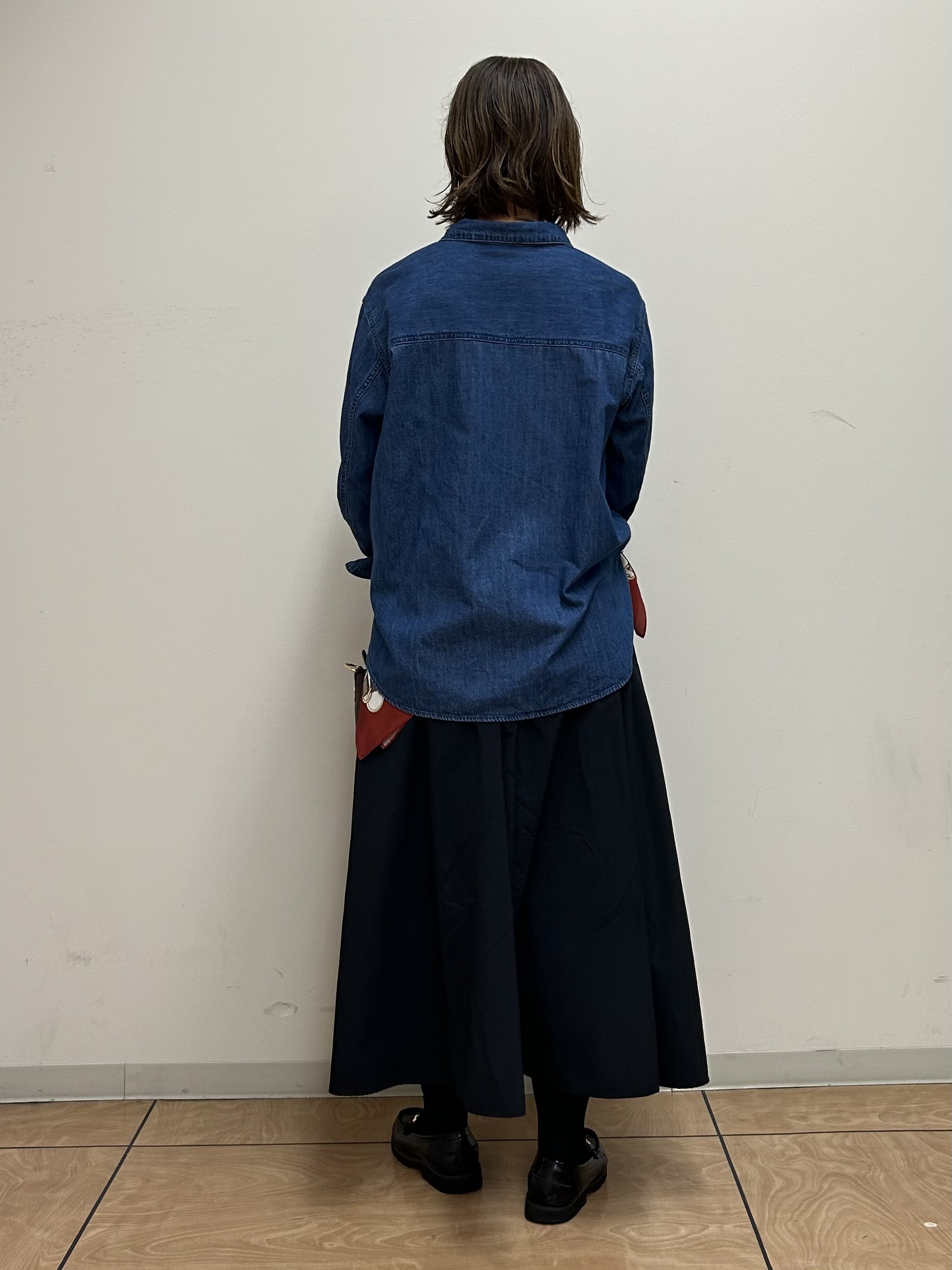 mariさんの「INDIVI｜【洗える／体型カバー】ライトデニム ワークシャツ」を使ったコーディネート