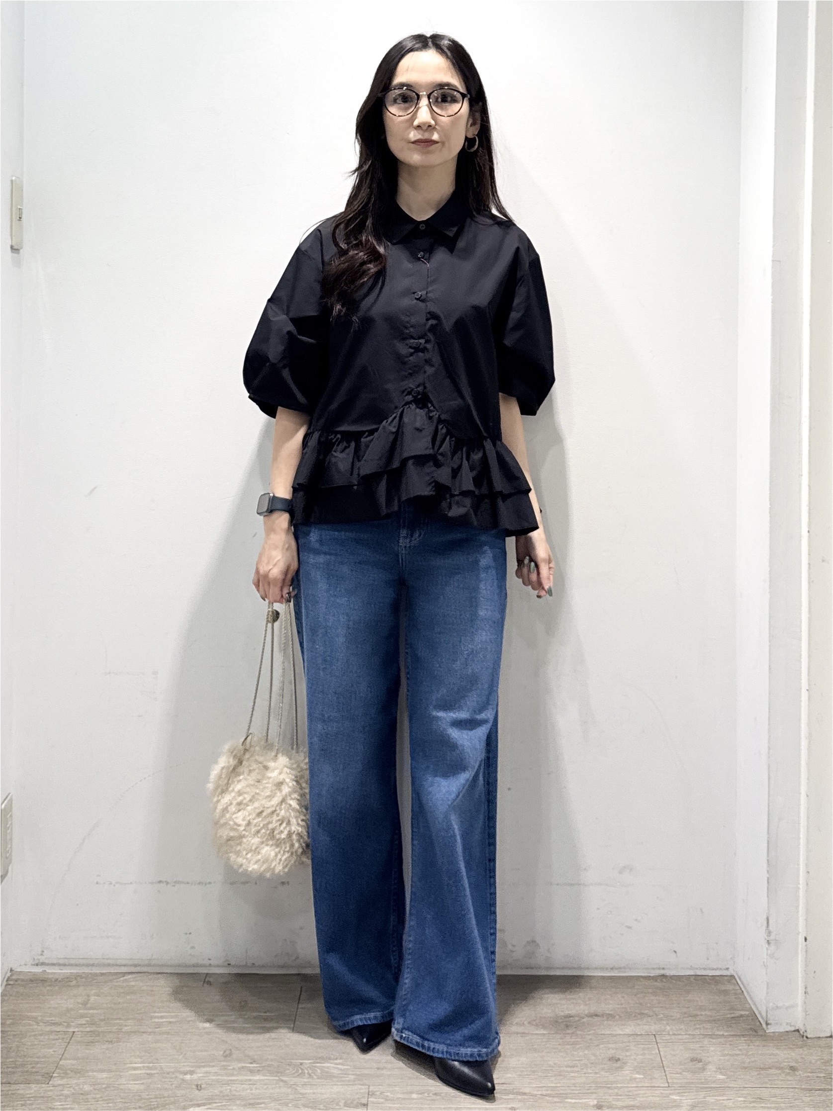 yuicciさんの「OPAQUE.CLIP｜【森絵梨佳さん着用】裾ラッフルデザインブラウス《洗濯機OK》」を使ったコーディネート