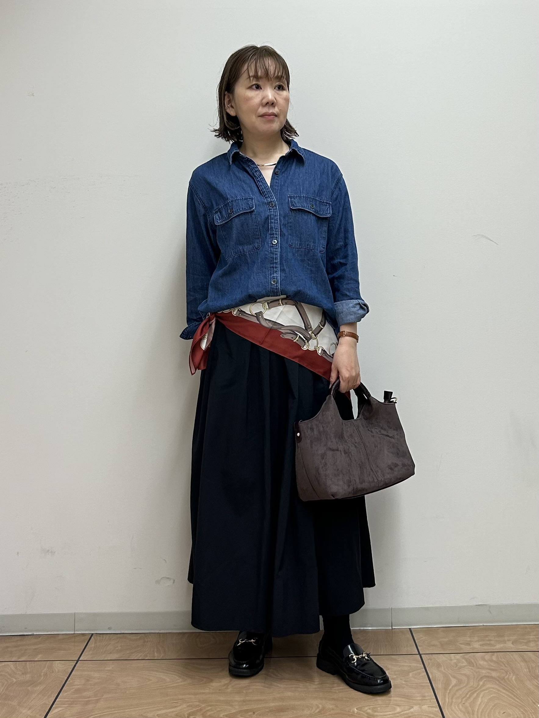 mariさんの「INDIVI｜【洗える／体型カバー】ライトデニム ワークシャツ」を使ったコーディネート