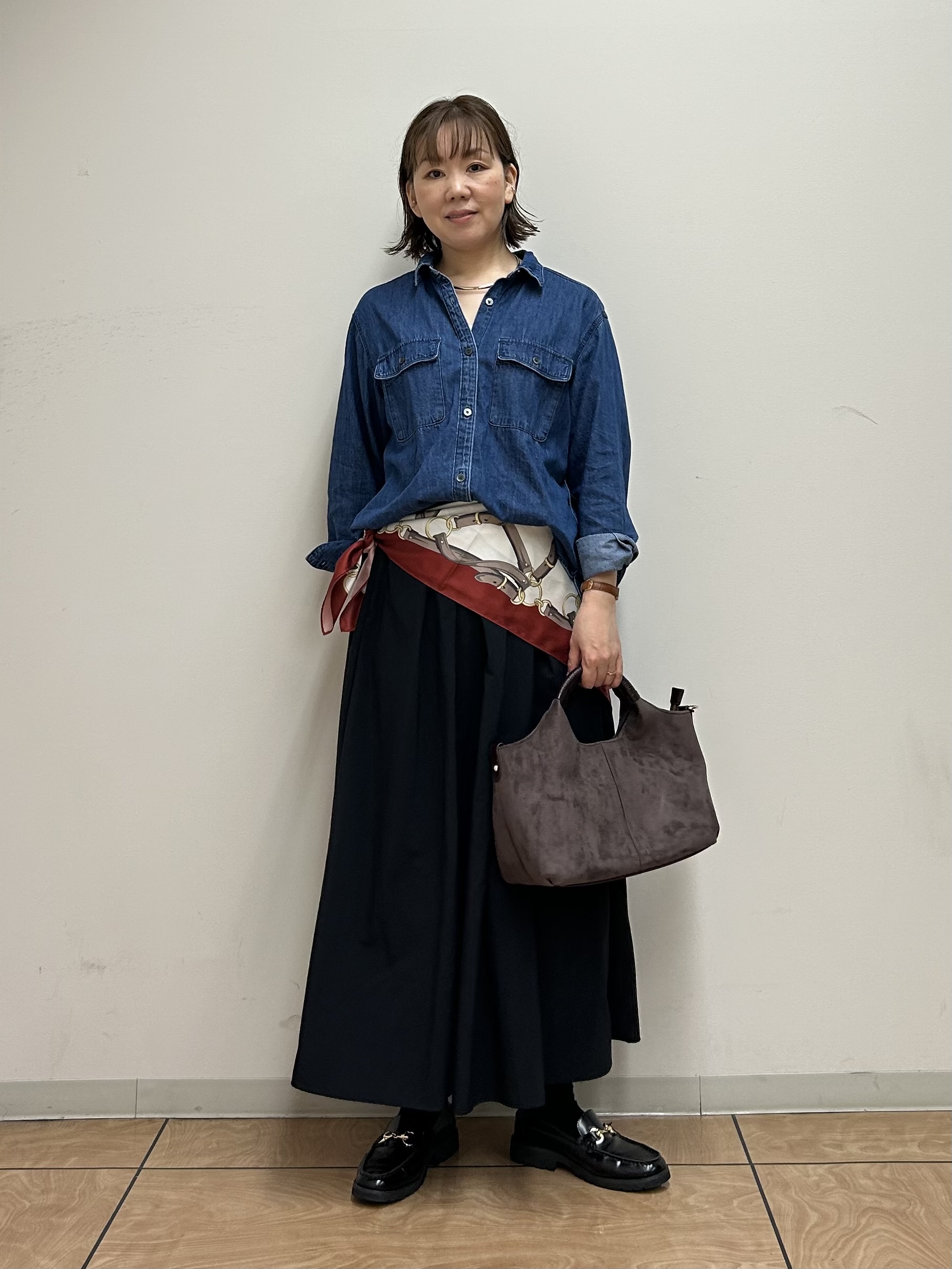 mariさんの「INDIVI｜【洗える／体型カバー】ライトデニム ワークシャツ」を使ったコーディネート