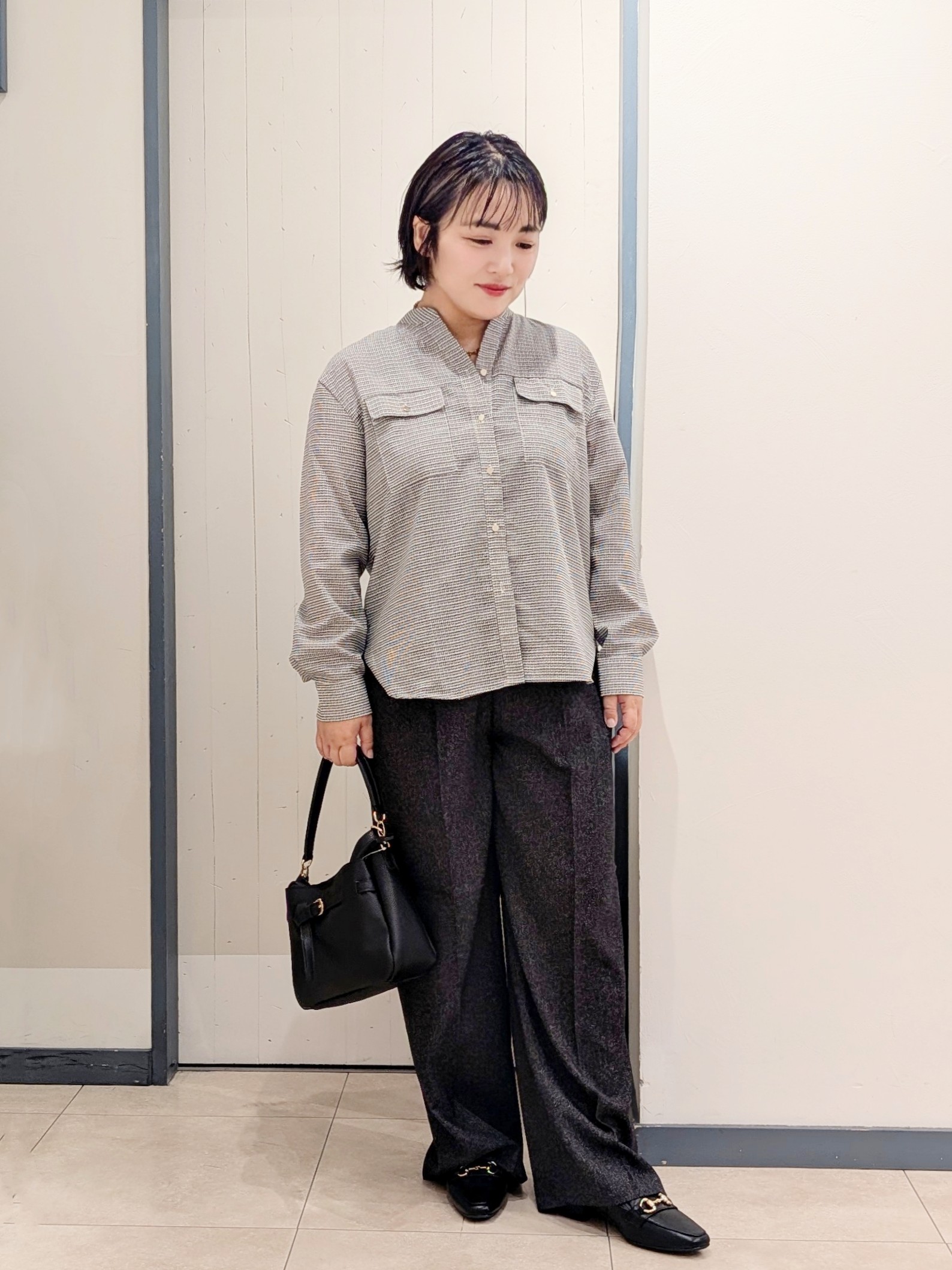 yukikaさんの「grove｜顔周りをすっきり見せる バンドカラースキッパーシャツ」を使ったコーディネート