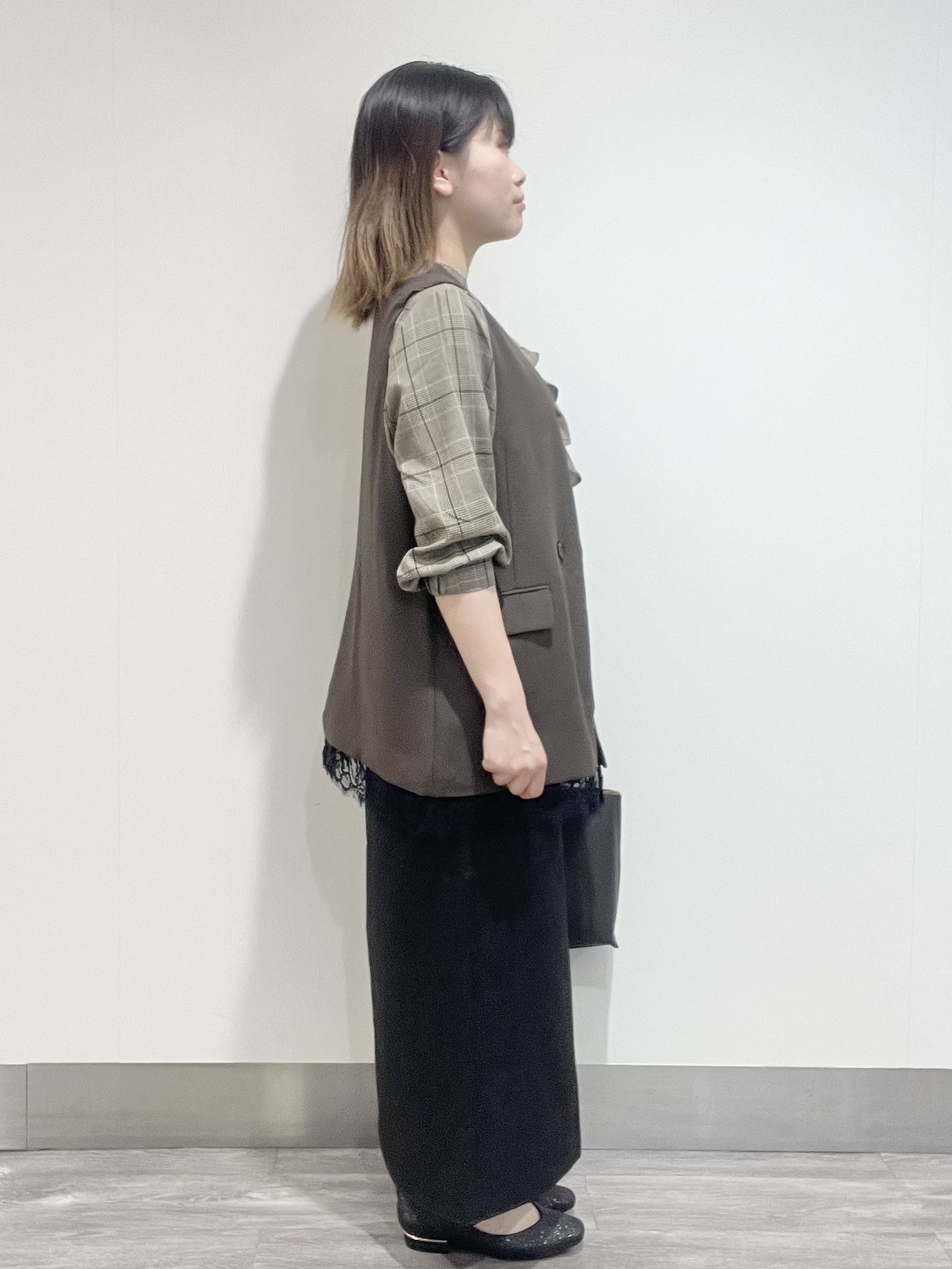 こじさんの「OPAQUE.CLIP｜裾レースVネックジレ【2WAY ／洗濯機OK】」を使ったコーディネート