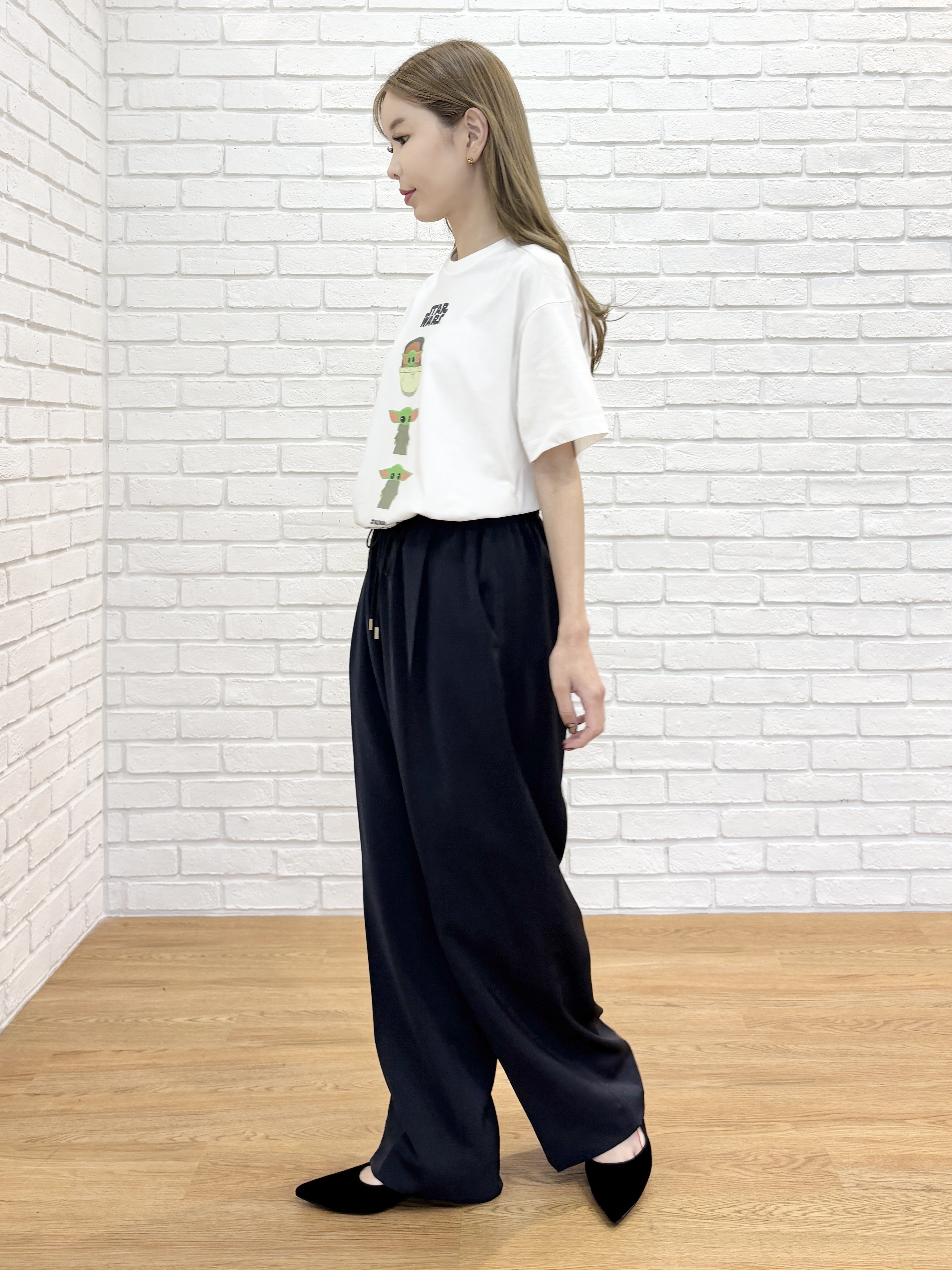 清水夏姫さんの「DRESSTERIOR｜【接触冷感】STAR WARS グローグ グラフィックTシャツ」を使ったコーディネート