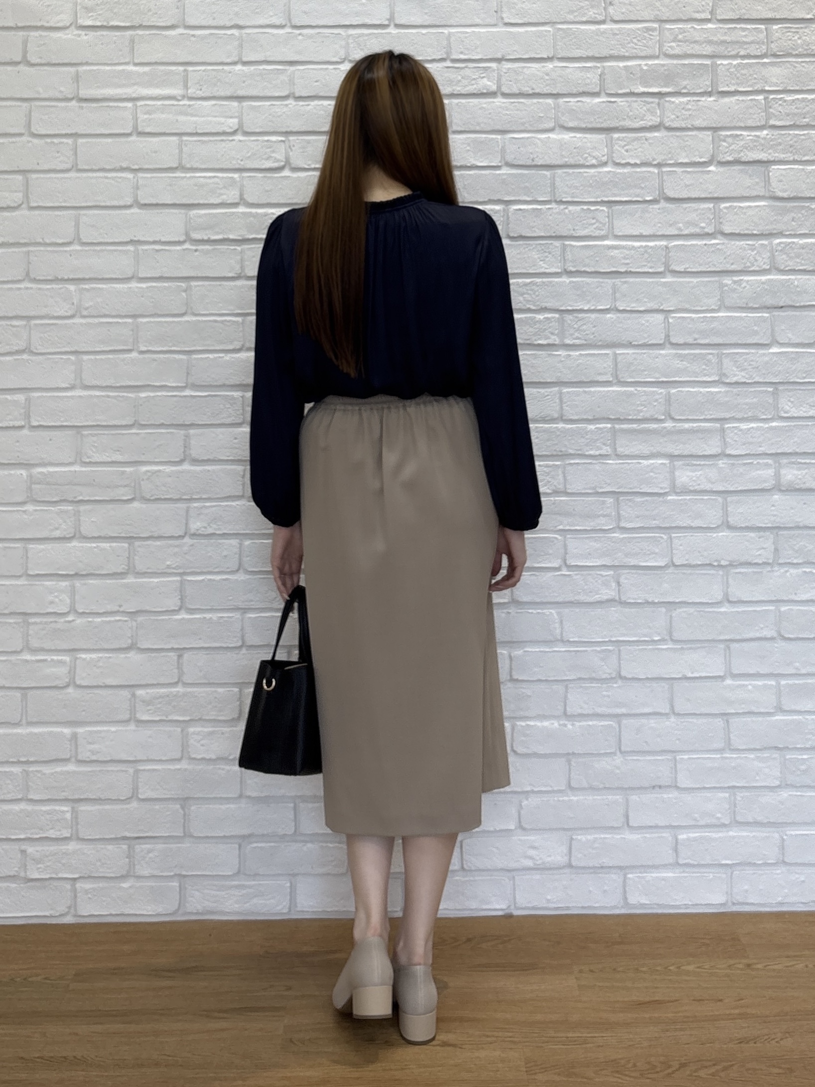 sayaさんの「SHOO･LA･RUE｜【通勤/UV/洗濯後しわになりにくい/S-LL】華やかに見せてくれる プチフリルサテンブラウス」を使ったコーディネート