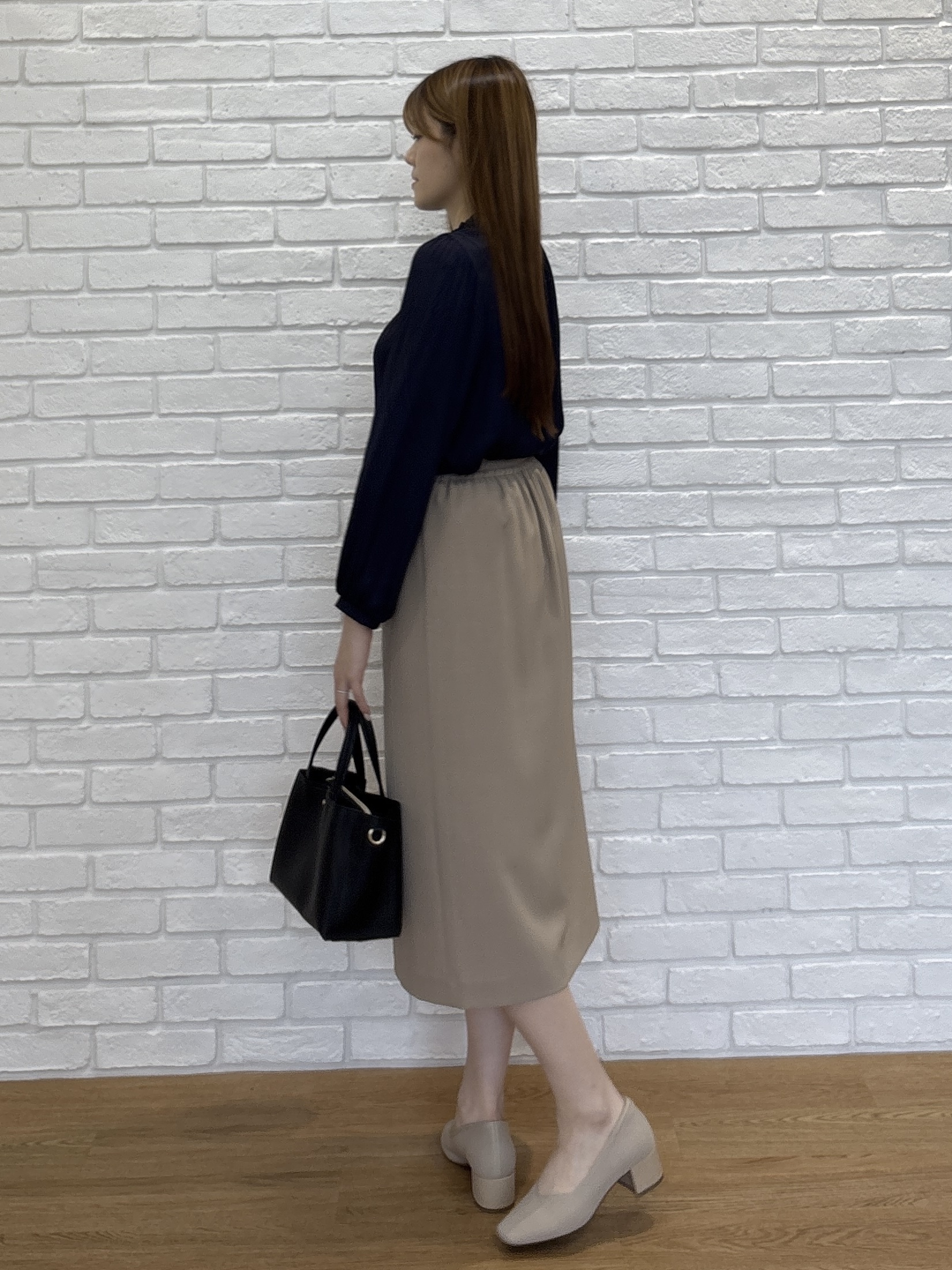 sayaさんの「SHOO･LA･RUE｜【通勤/UV/洗濯後しわになりにくい/S-LL】華やかに見せてくれる プチフリルサテンブラウス」を使ったコーディネート