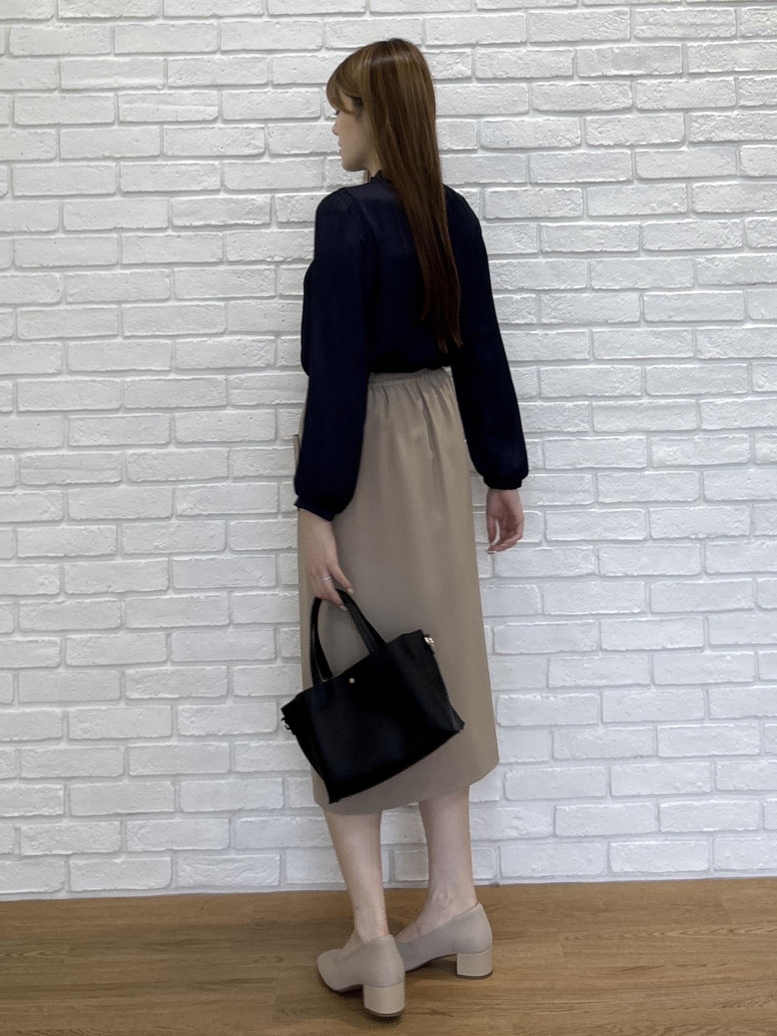 sayaさんの「SHOO･LA･RUE｜【通勤/UV/洗濯後しわになりにくい/S-LL】華やかに見せてくれる プチフリルサテンブラウス」を使ったコーディネート