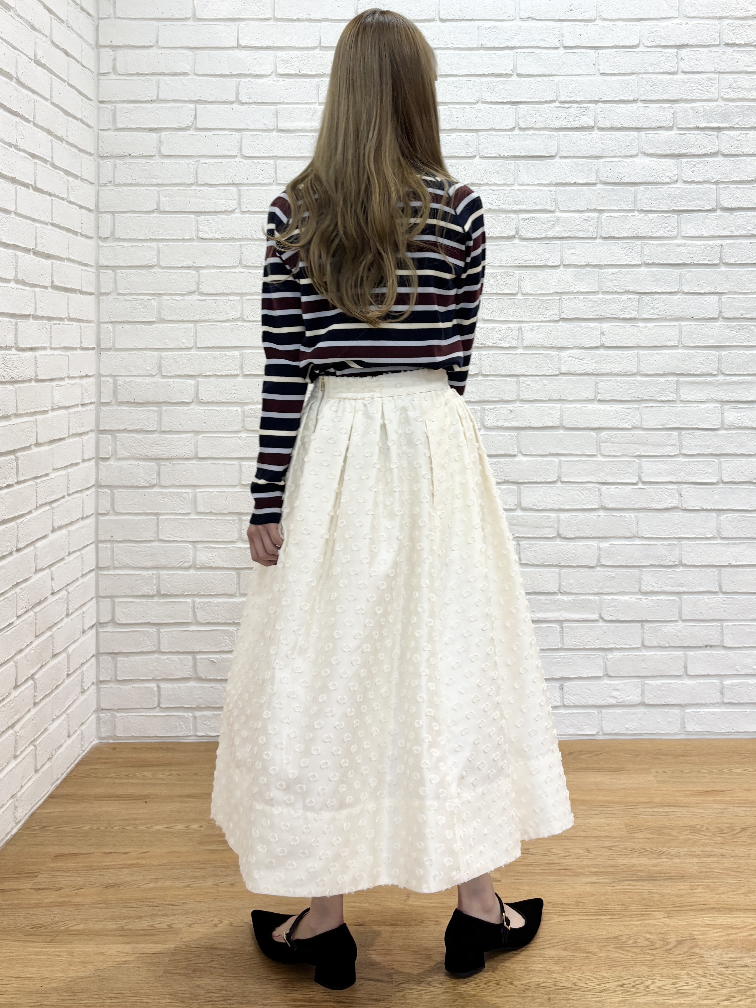 清水夏姫さんの「DRESSTERIOR｜カットジャガードボリュームスカート」を使ったコーディネート