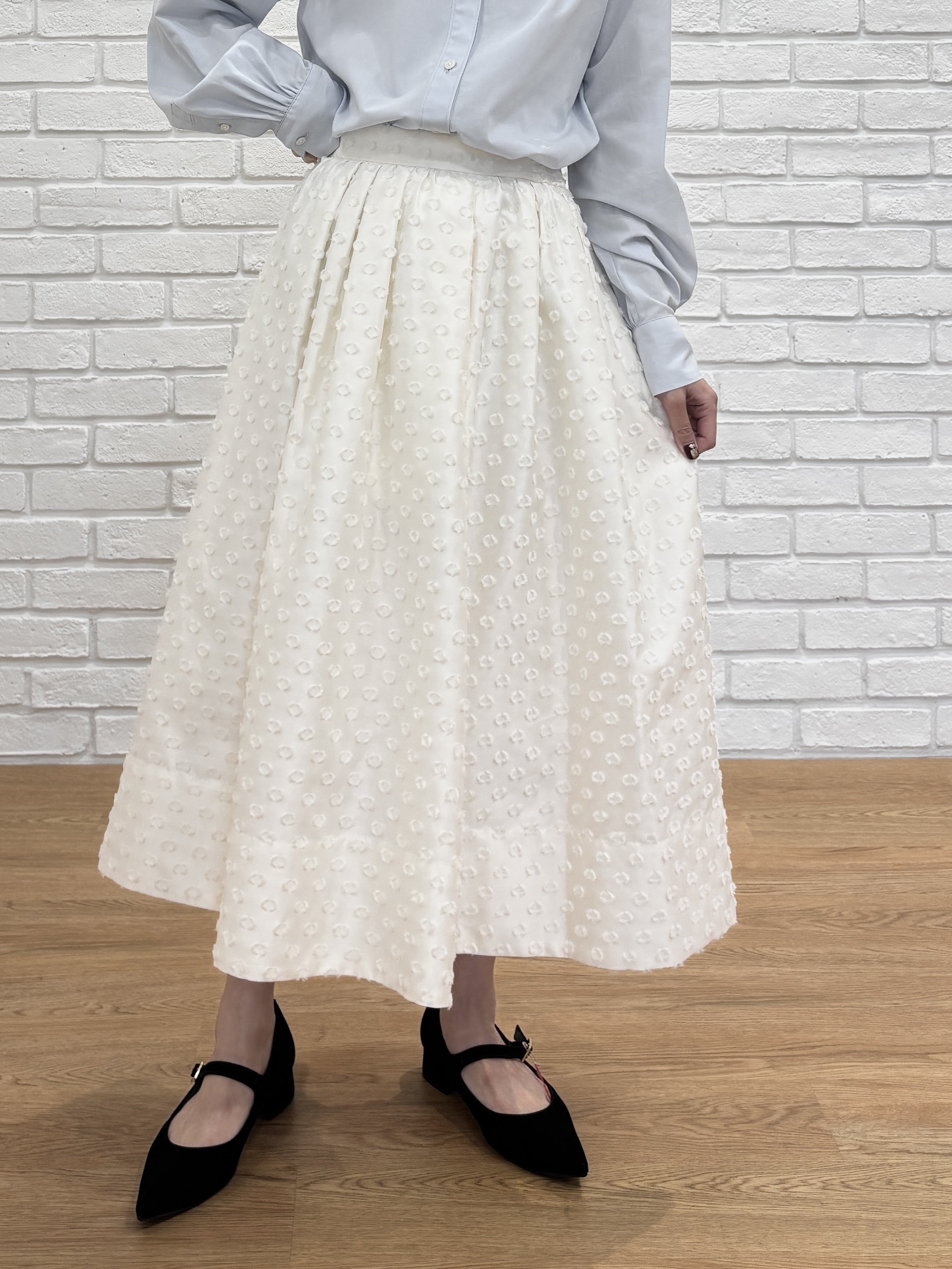 清水夏姫さんの「DRESSTERIOR｜カットジャガードボリュームスカート」を使ったコーディネート