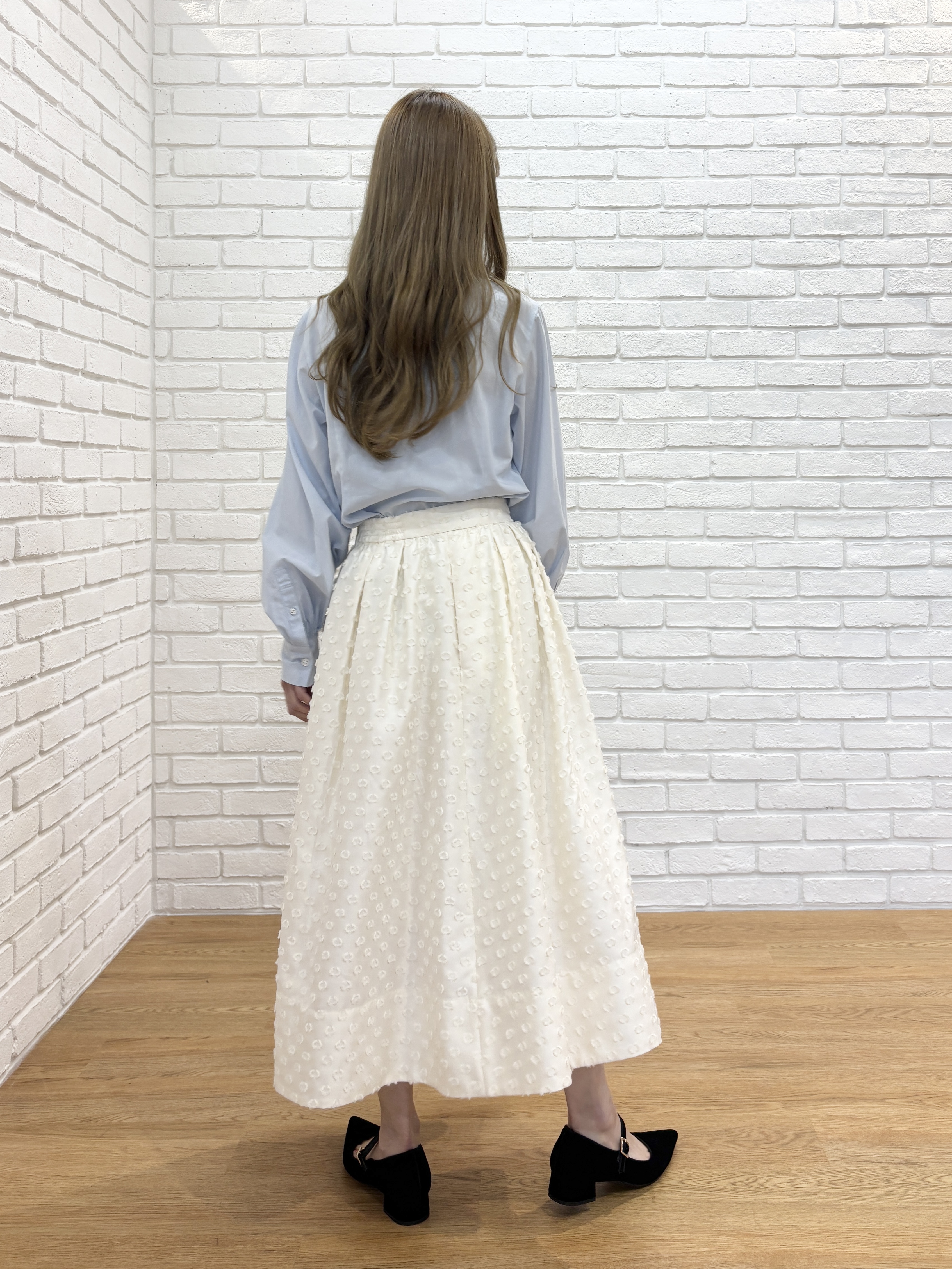 清水夏姫さんの「DRESSTERIOR｜カットジャガードボリュームスカート」を使ったコーディネート
