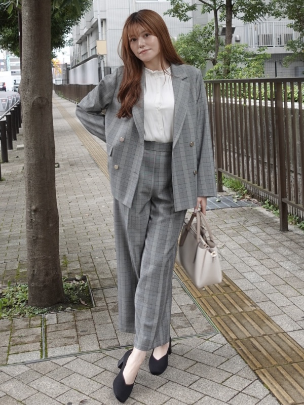 sayaさんの「SHOO･LA･RUE｜【通勤/UV/洗濯後しわになりにくい/S-LL】華やかに見せてくれる プチフリルサテンブラウス」を使ったコーディネート