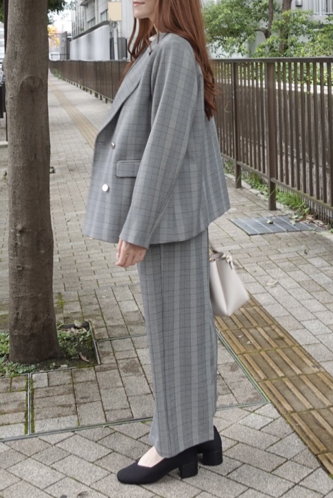 sayaさんの「SHOO･LA･RUE｜【通勤/UV/洗濯後しわになりにくい/S-LL】華やかに見せてくれる プチフリルサテンブラウス」を使ったコーディネート