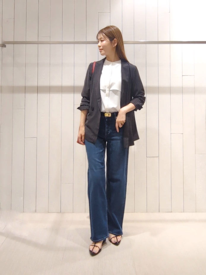 SHOさんの「INDIVI｜【羽織りにも！/UVケア/着る日傘】ケープ風ブラウス」を使ったコーディネート