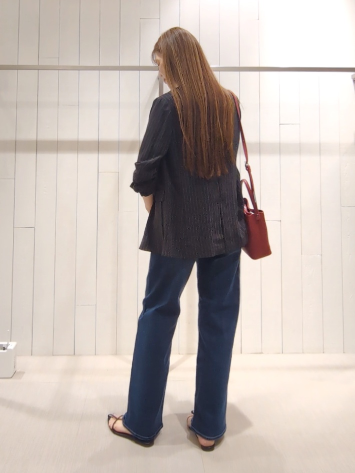 SHOさんの「INDIVI｜【羽織りにも！/UVケア/着る日傘】ケープ風ブラウス」を使ったコーディネート