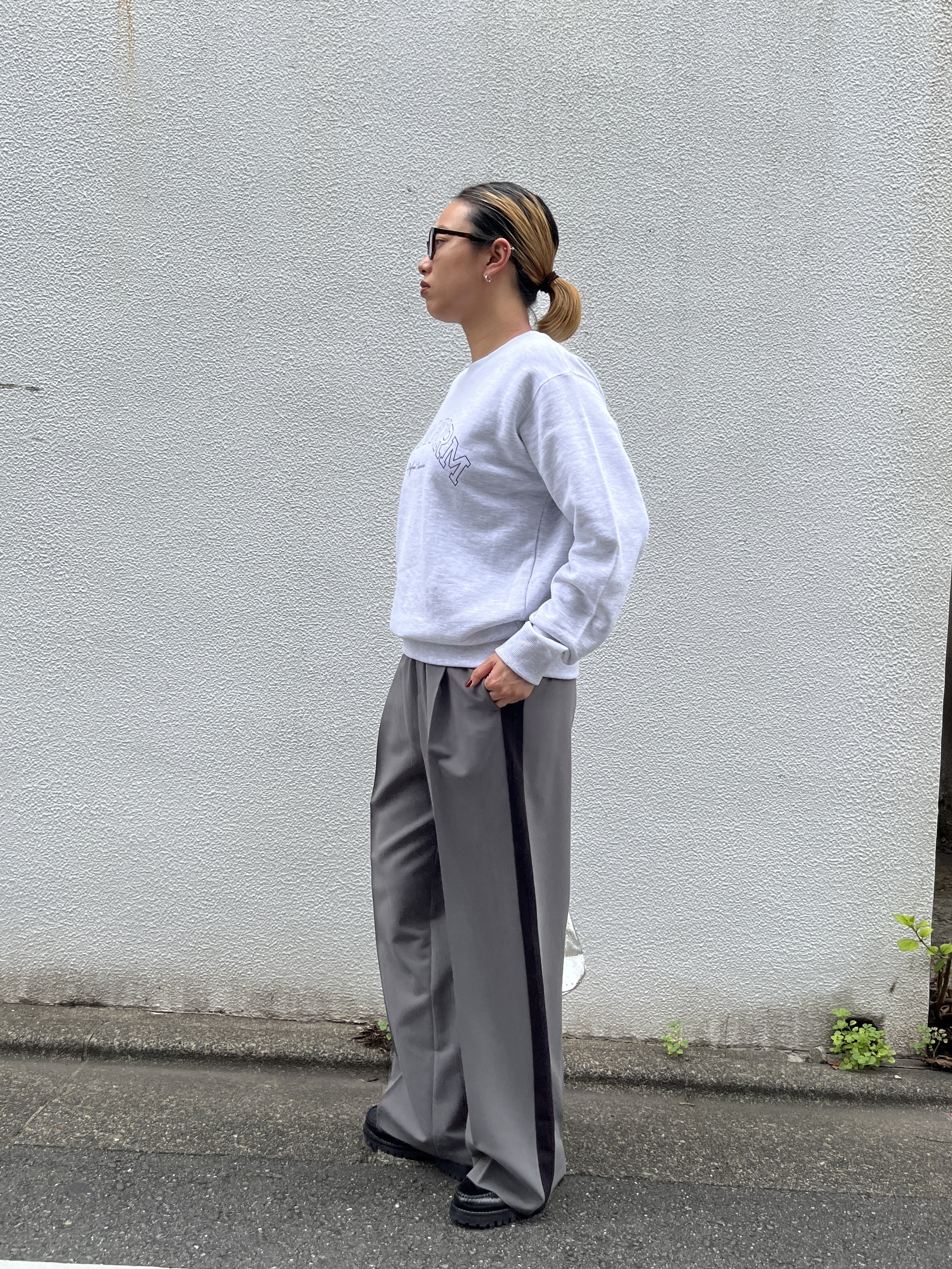 Harukaさんの「INDIVI｜フォルムロゴスウェット」を使ったコーディネート