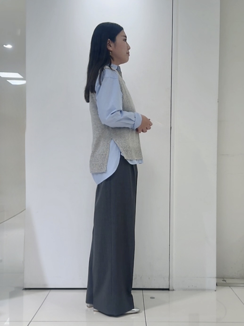 なかじさんの「UNTITLED｜【5色展開/手洗い可】ローシルクウールニットベスト」を使ったコーディネート