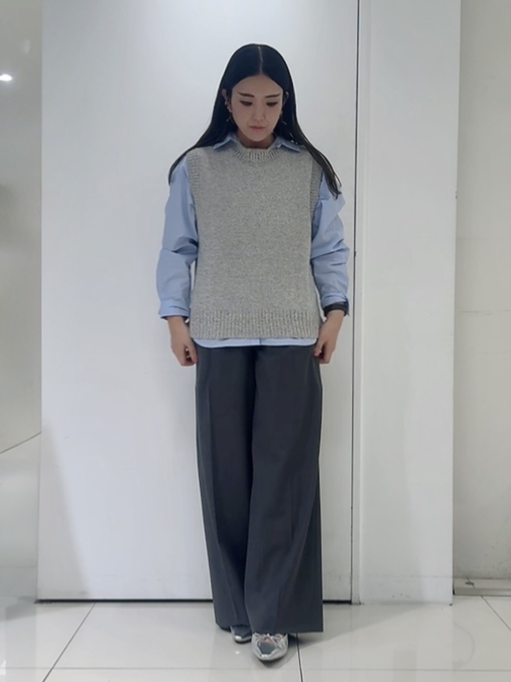 なかじさんの「UNTITLED｜【5色展開/手洗い可】ローシルクウールニットベスト」を使ったコーディネート