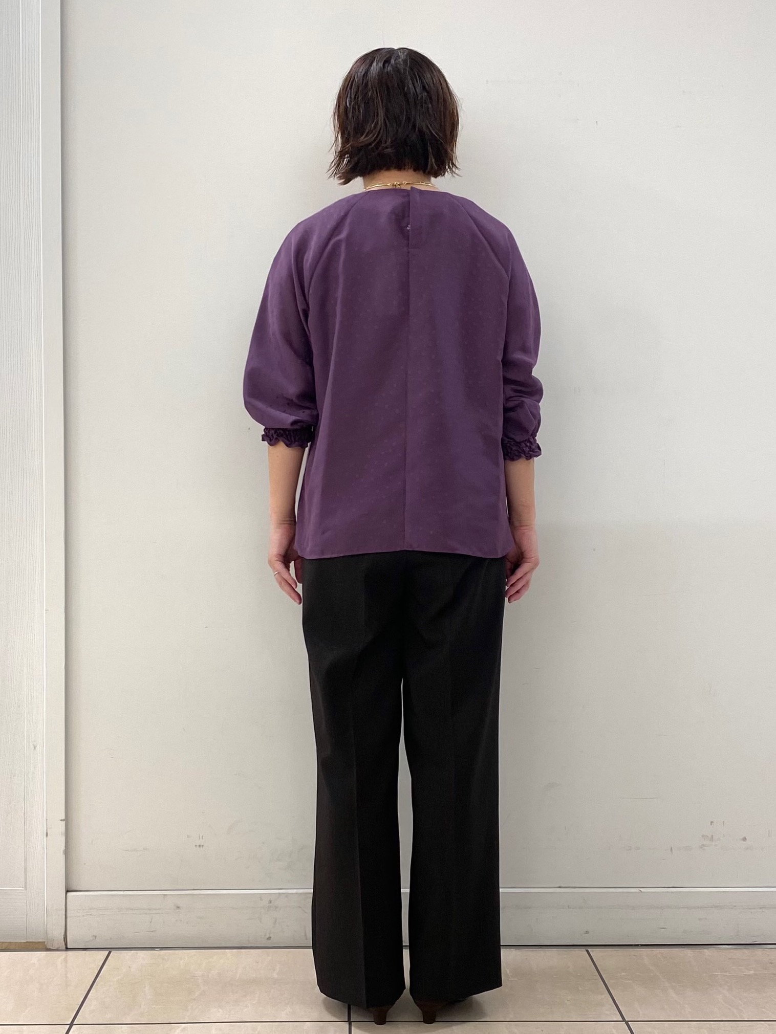 ksmさんの「Reflect｜タックデザイン ラグランスリーブブラウス」を使ったコーディネート