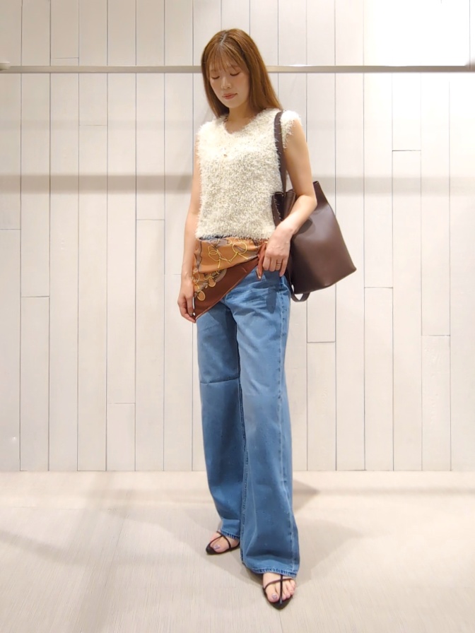 SHOさんの「INDIVI｜【洗える】ファンシーヤーンVネックニットベスト」を使ったコーディネート