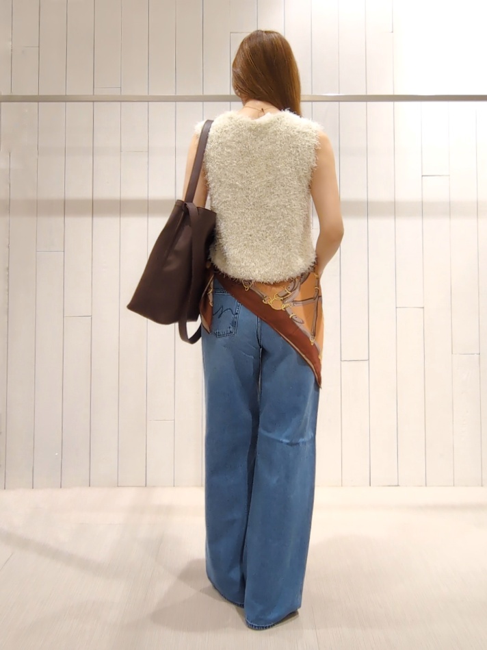 SHOさんの「INDIVI｜【洗える】ファンシーヤーンVネックニットベスト」を使ったコーディネート