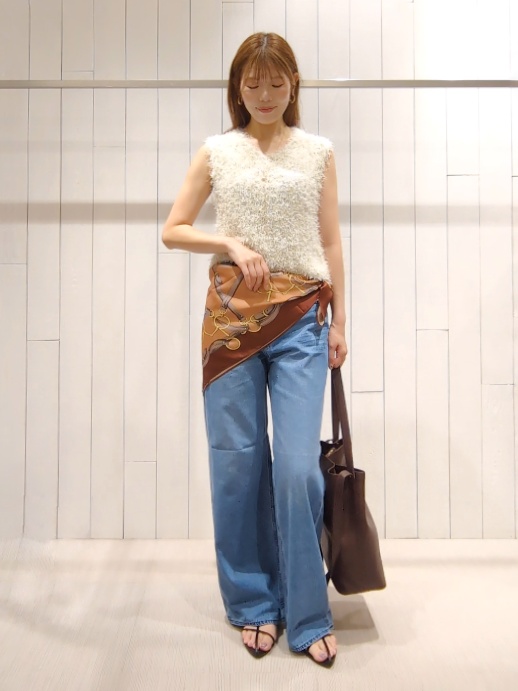 SHOさんの「INDIVI｜【洗える】ファンシーヤーンVネックニットベスト」を使ったコーディネート