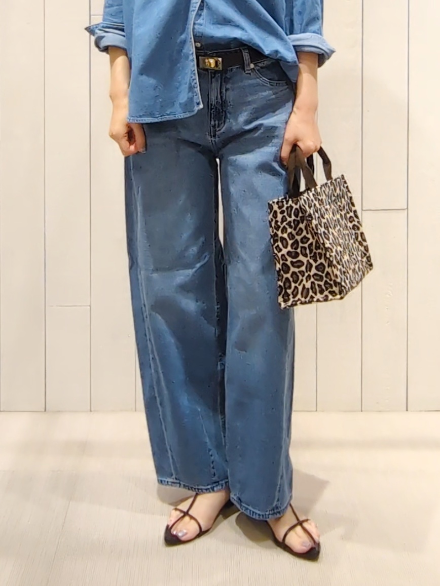 SHOさんの「INDIVI｜【洗える／体型カバー】ライトデニム ワークシャツ」を使ったコーディネート