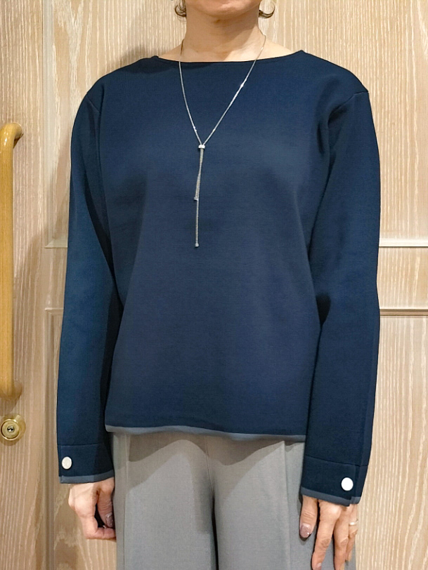 YUKIさんの「SHOO･LA･RUE｜【洗濯機可/S-LL】抜け感ある着こなしに 金ボタン付き スポンディッシュ クルーネックニット」を使ったコーディネート