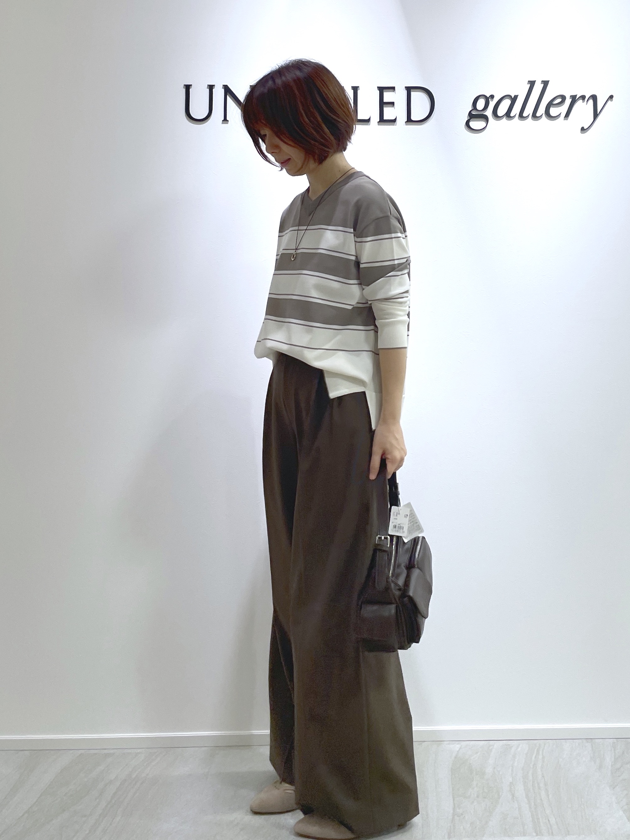 hanaさんの「UNTITLED｜【顔周りすっきり/体型カバー】ドライタッチVネックニットプルオーバー」を使ったコーディネート