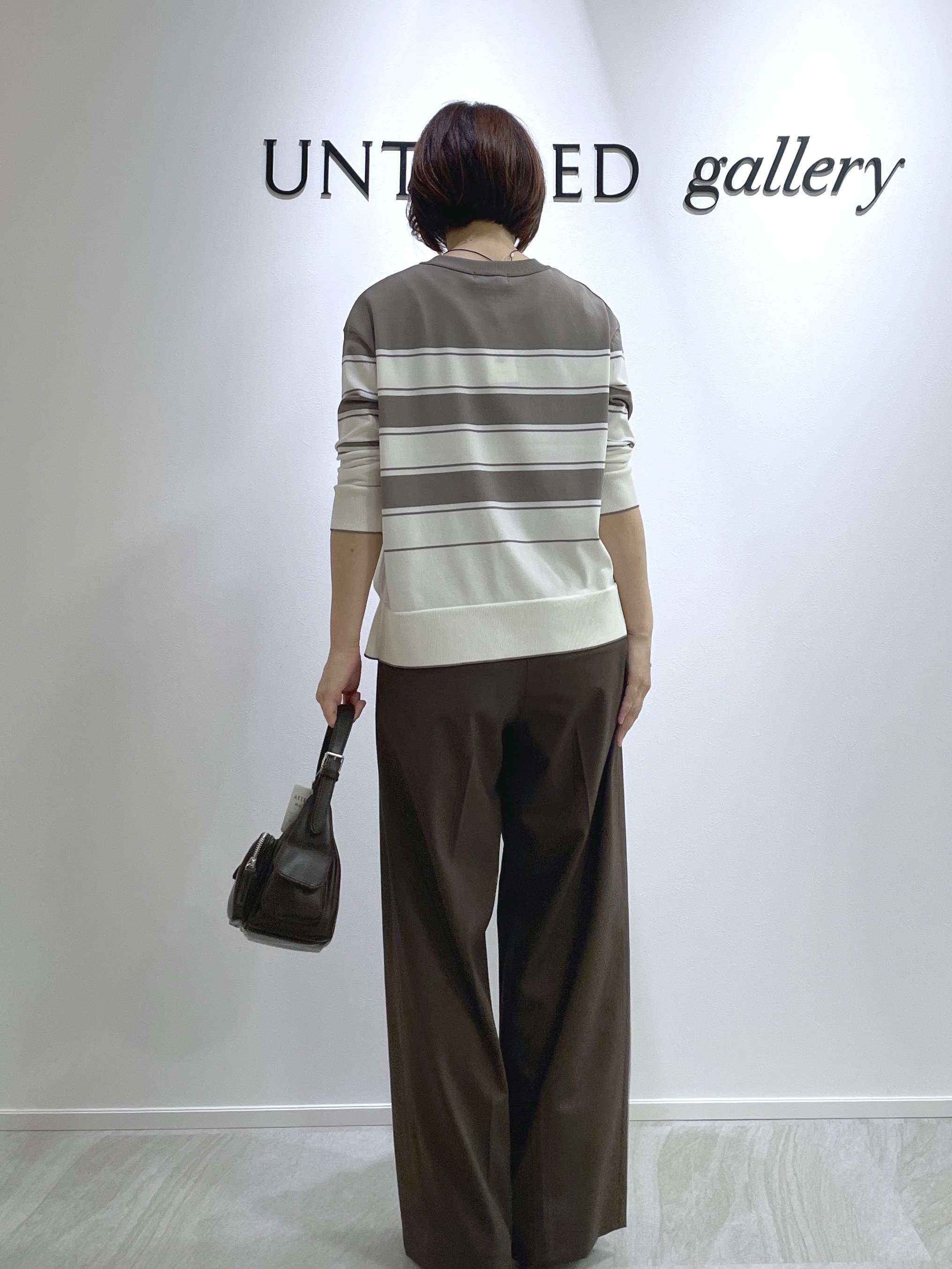 hanaさんの「UNTITLED｜【顔周りすっきり/体型カバー】ドライタッチVネックニットプルオーバー」を使ったコーディネート