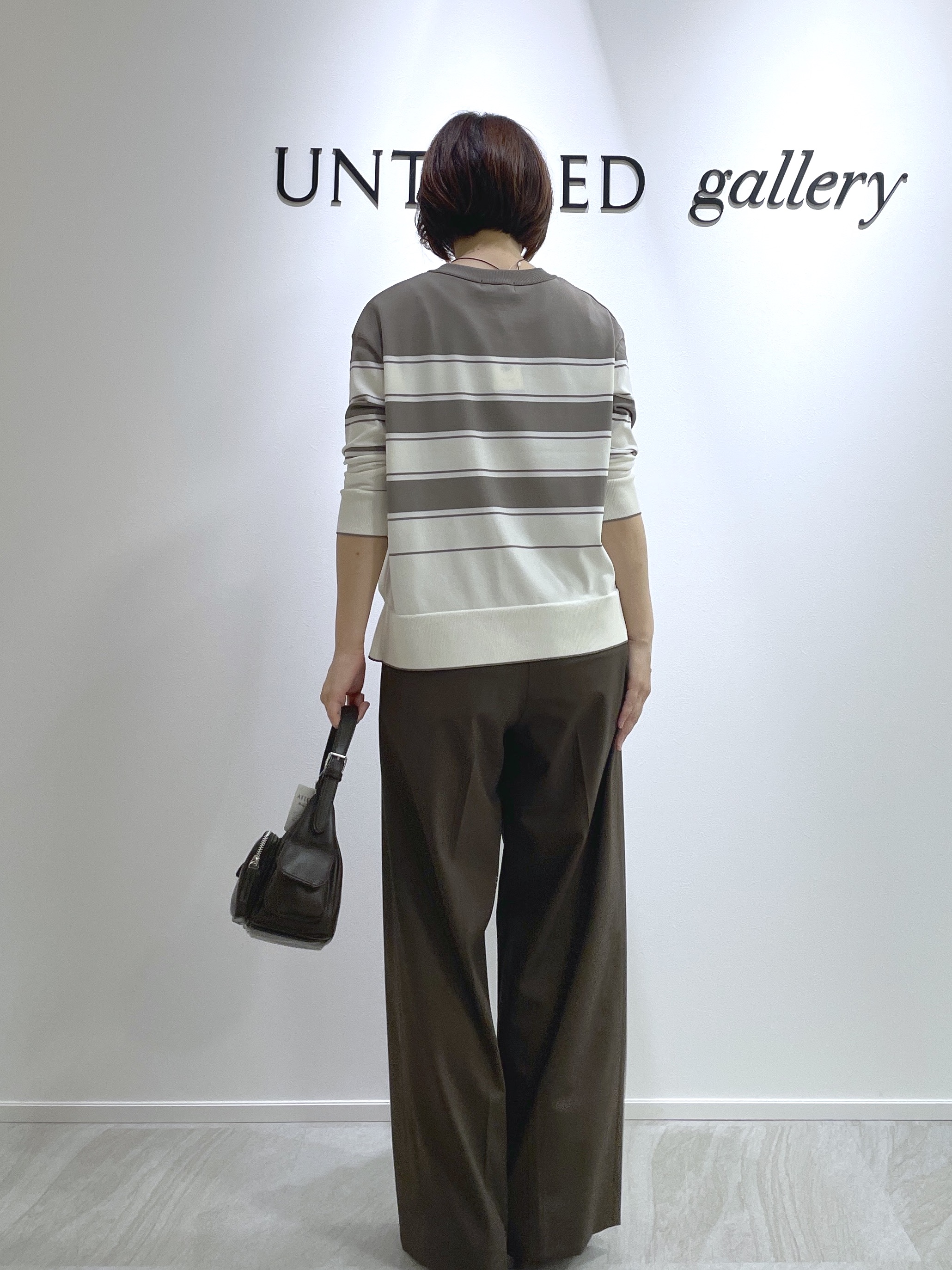 hanaさんの「UNTITLED｜【顔周りすっきり/体型カバー】ドライタッチVネックニットプルオーバー」を使ったコーディネート